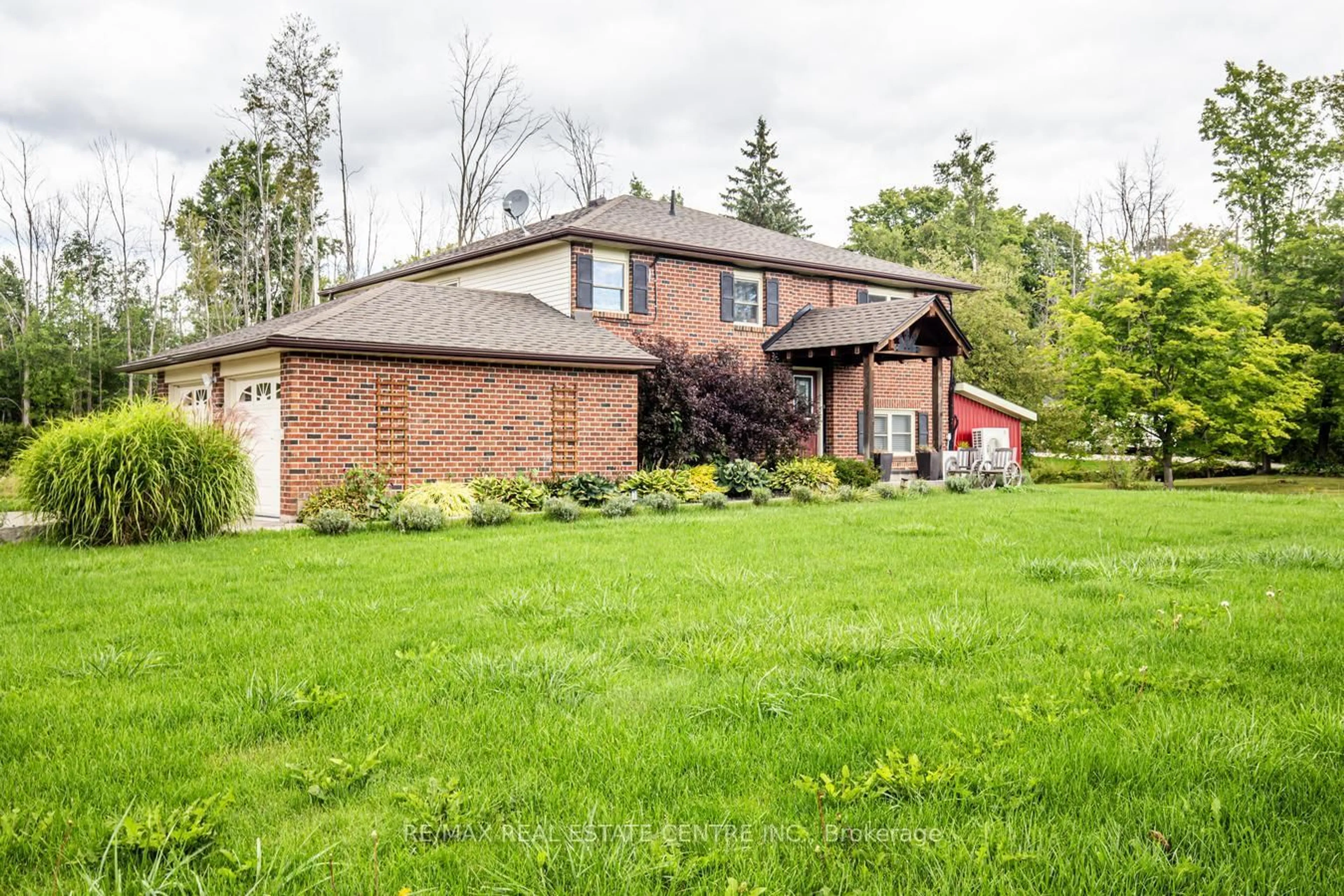 Home with brick exterior material, unknown for 9438 Wellington Rd 42 Rd, Erin Ontario N0B 1H0