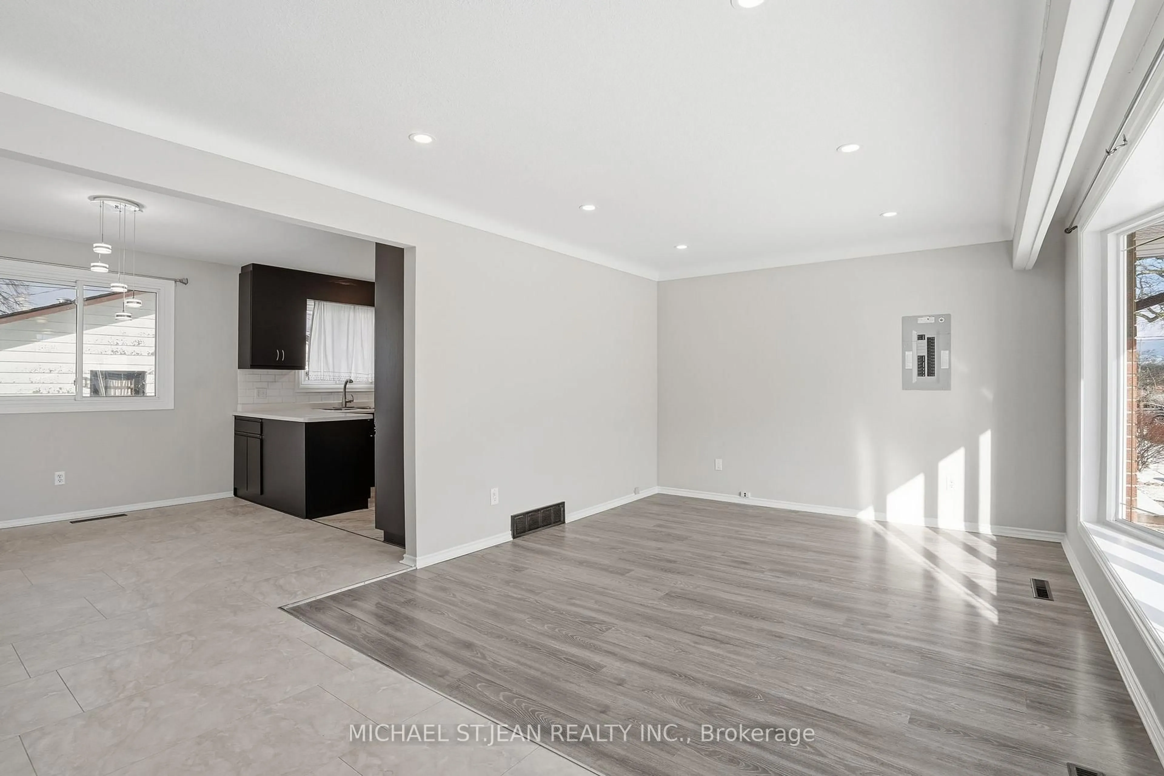 A pic of a room for 93 Wellington St, Welland Ontario L3B 1B2