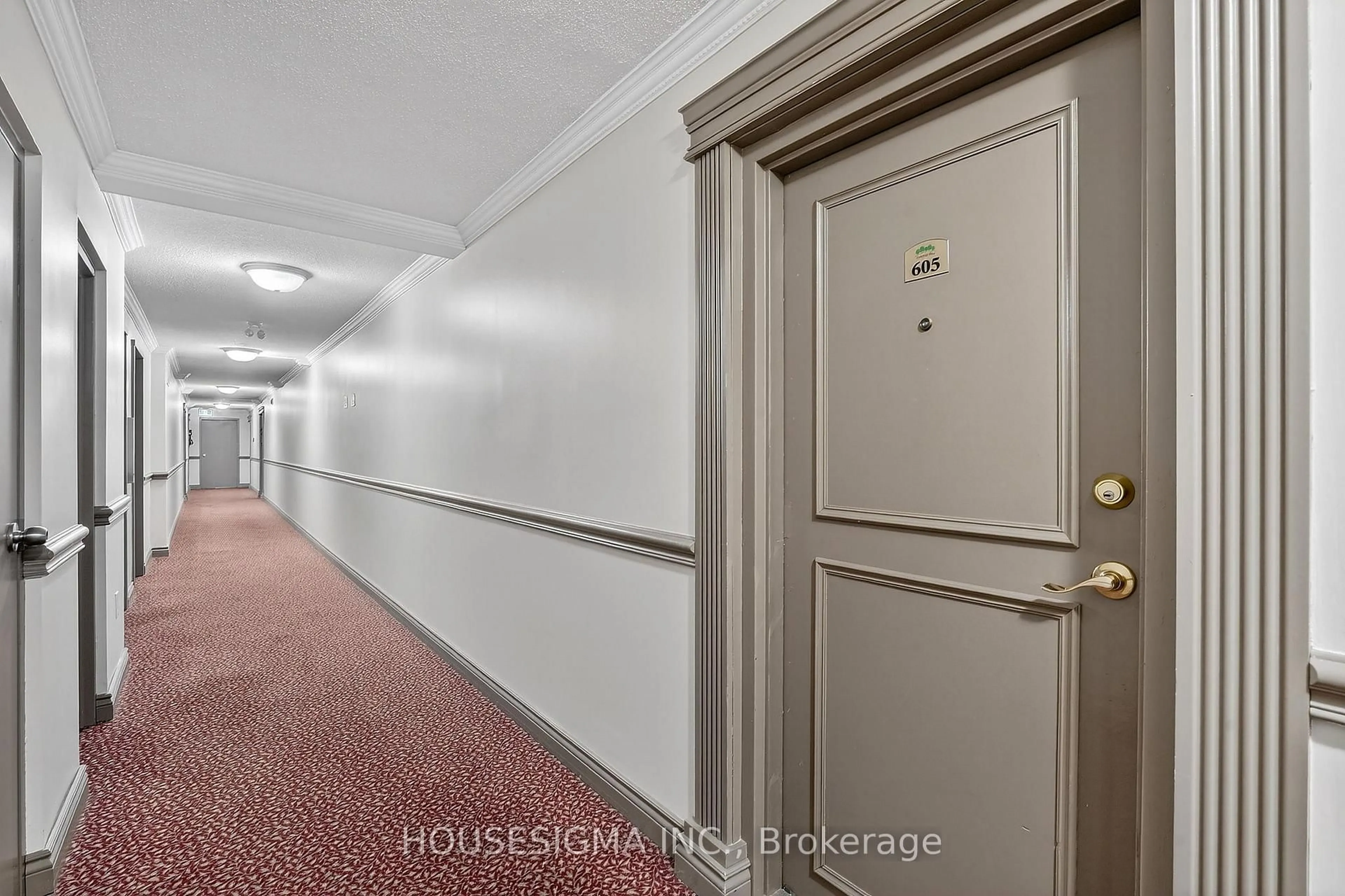 Indoor foyer for 6390 Huggins St #605, Niagara Falls Ontario L2J 1H1