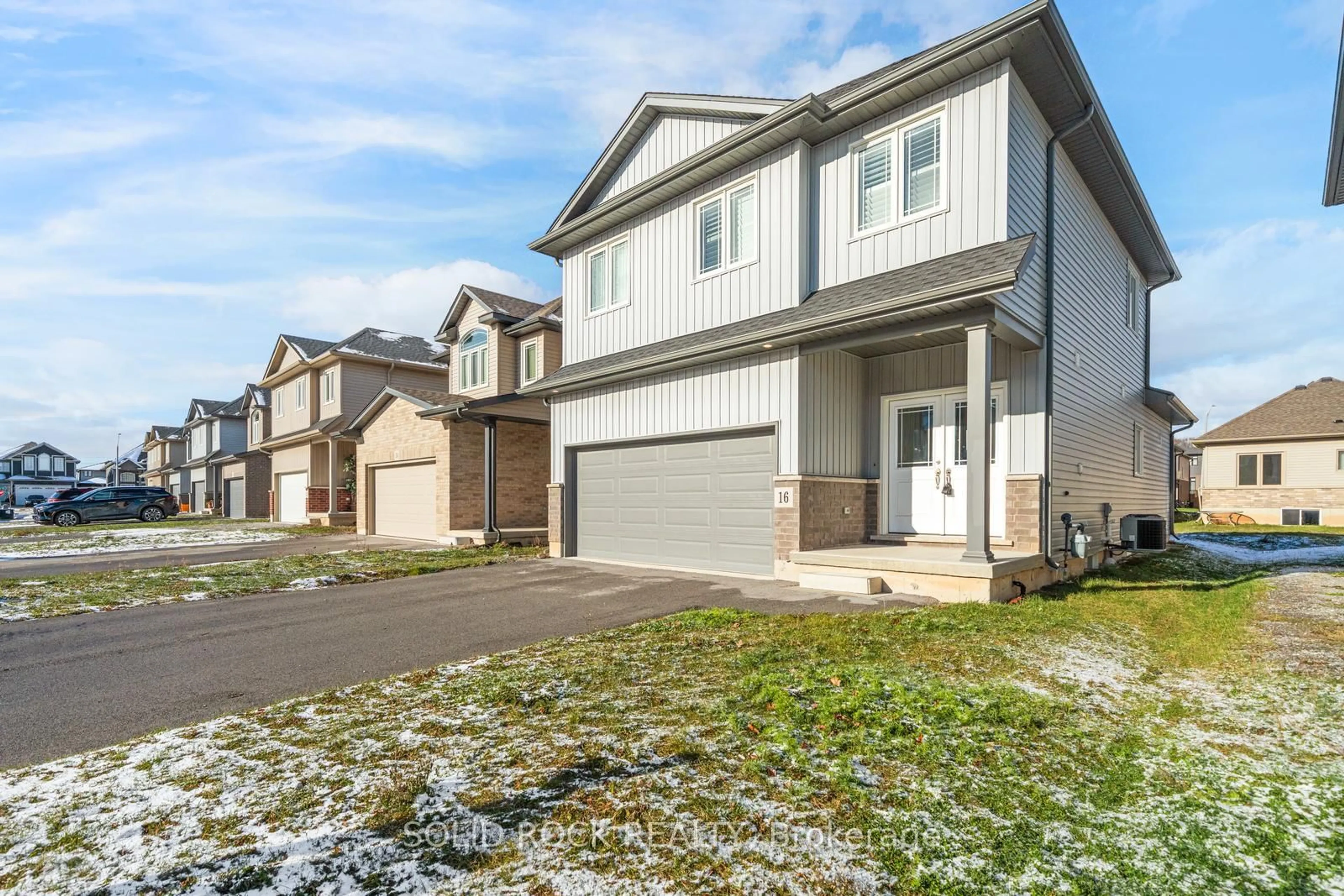 Unknown for 16 Bowman Cres, Thorold Ontario L2V 0G3