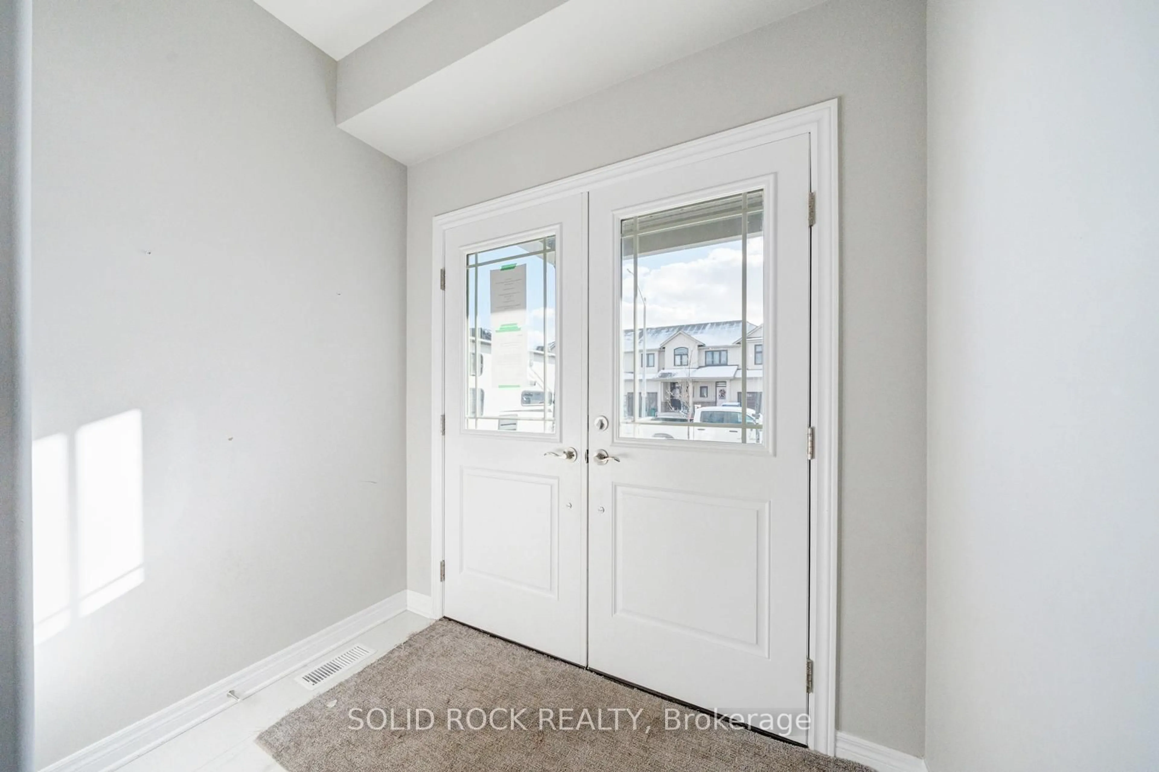 Indoor entryway for 16 Bowman Cres, Thorold Ontario L2V 0G3