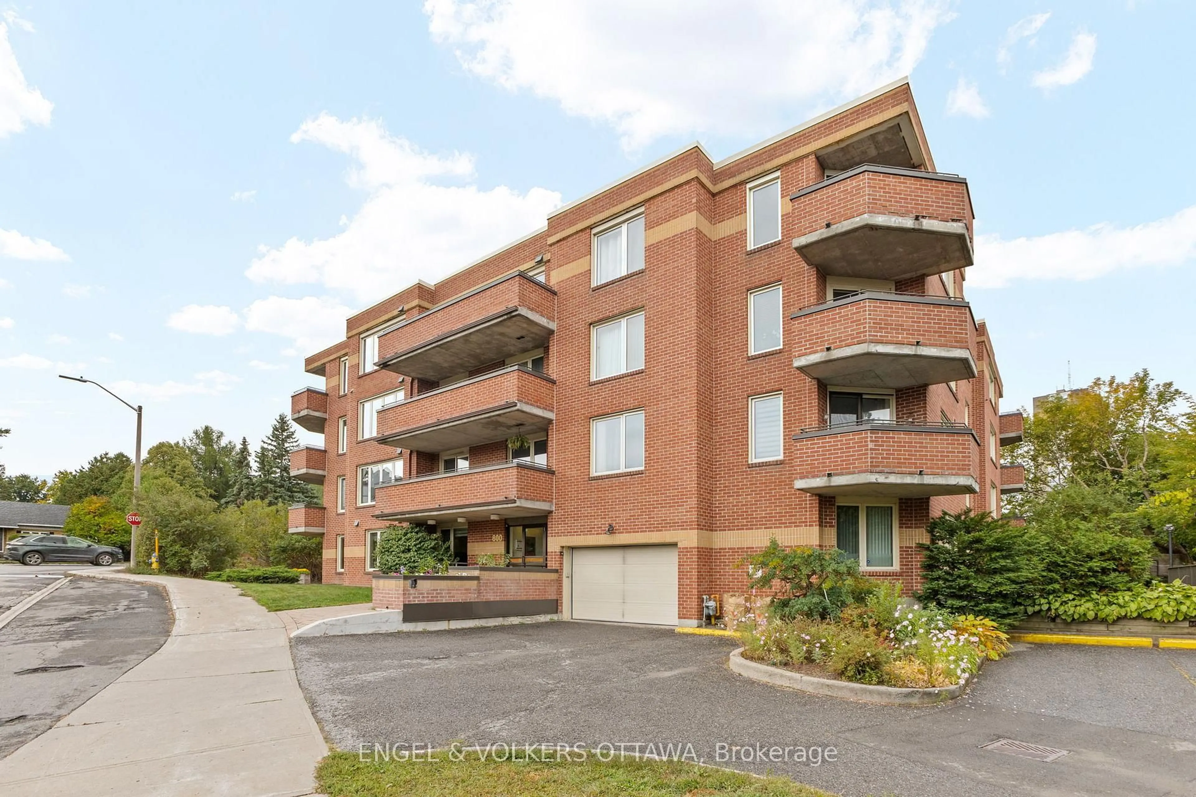 Unknown for 800 Mckellar Ave #101, Ottawa Ontario K2A 2X5