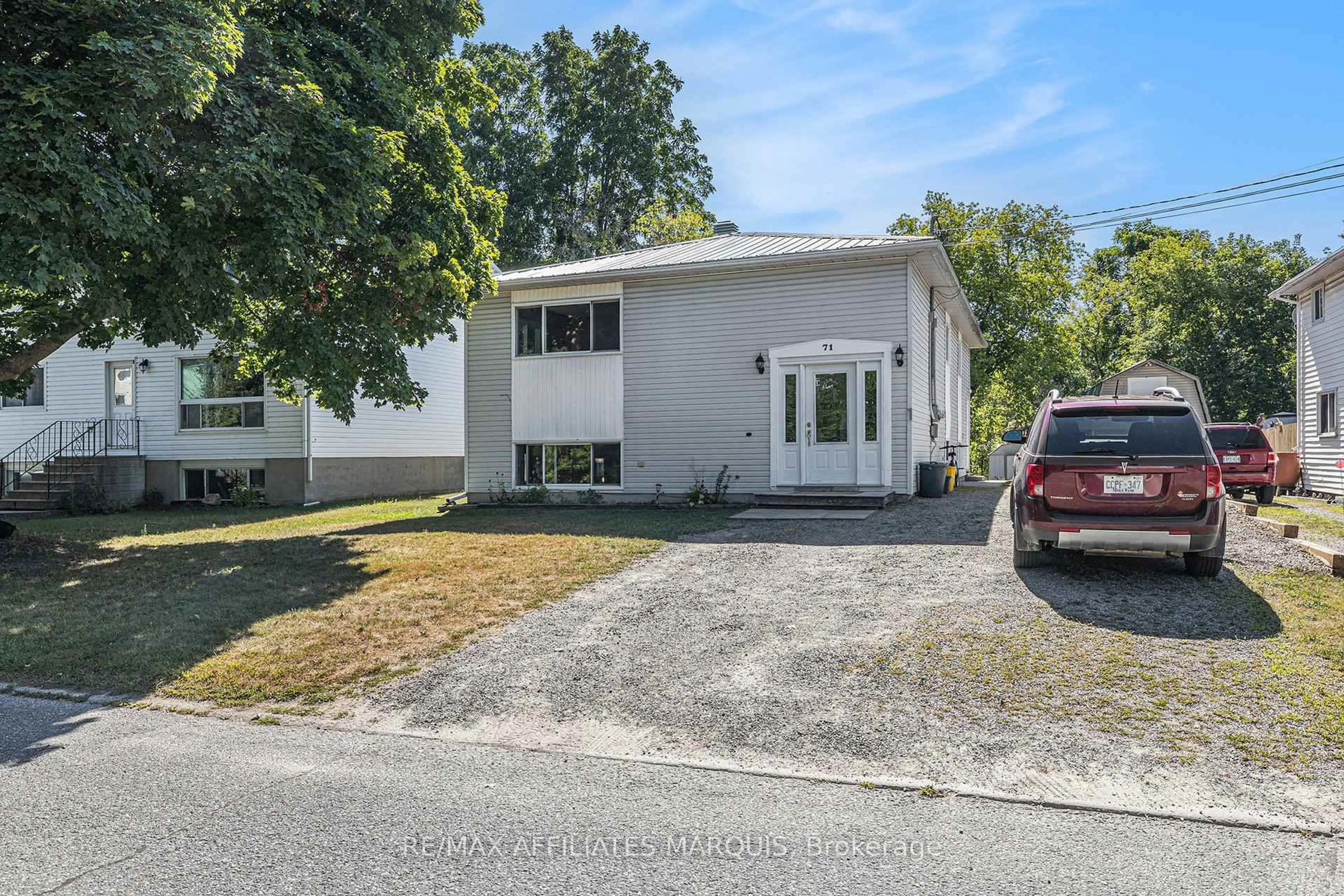 A pic from outside/outdoor area/front of a property/back of a property/a pic from drone, street for 71 Stephen St, Smiths Falls Ontario K7A 1K7