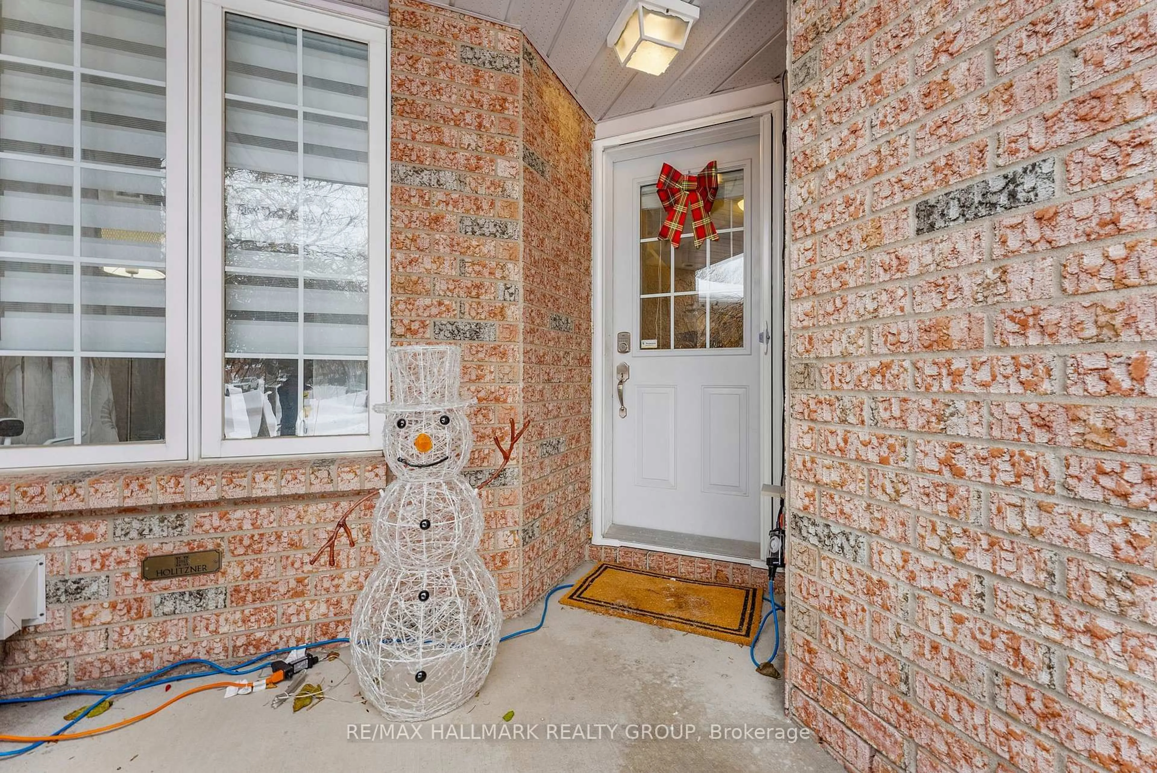 Indoor entryway for 139 Whalings Circ, Stittsville Ontario K2S 1S4
