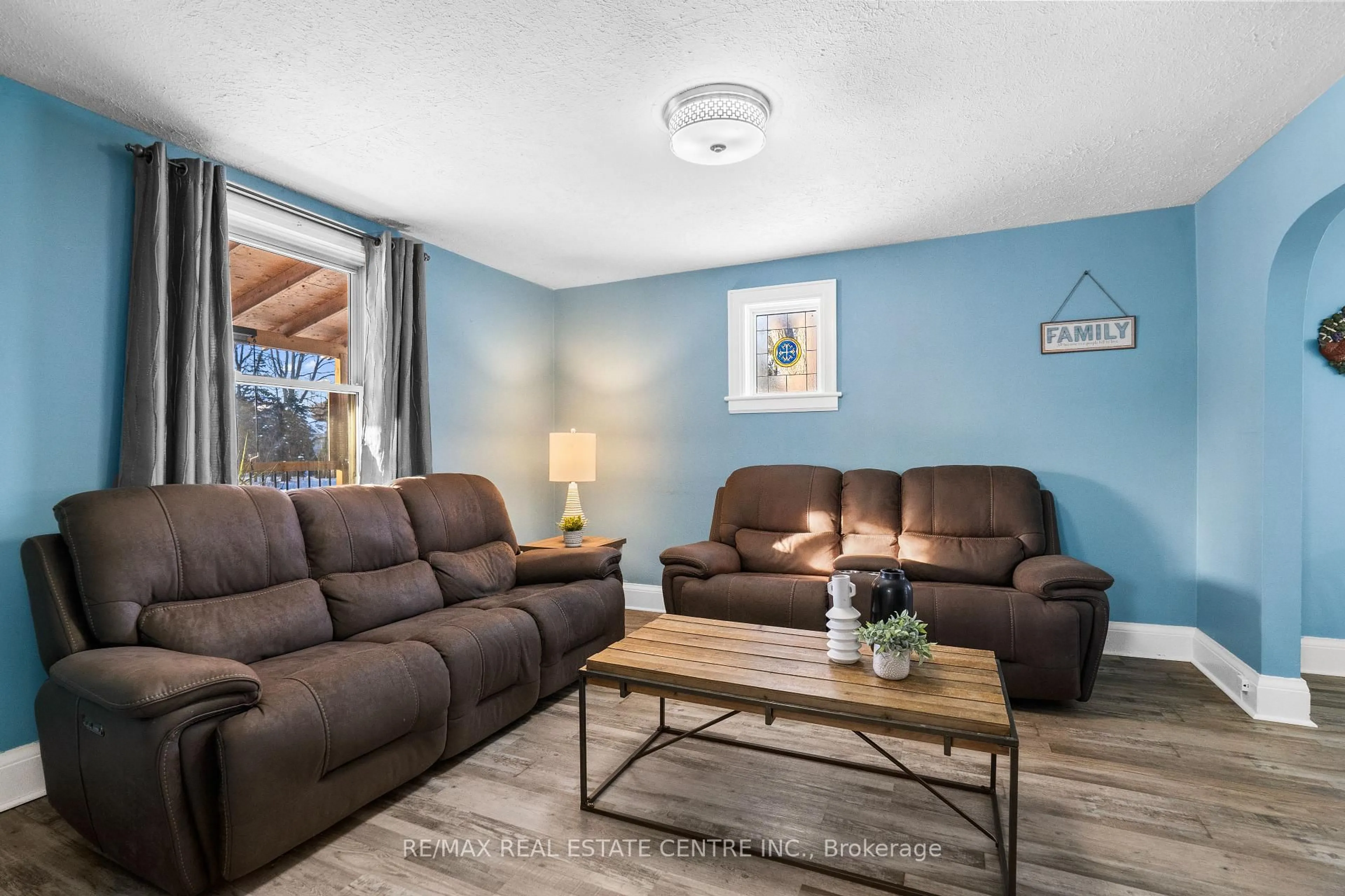 Living room with furniture, unknown for 1030 Beaverdale Rd, Cambridge Ontario N3C 2V3