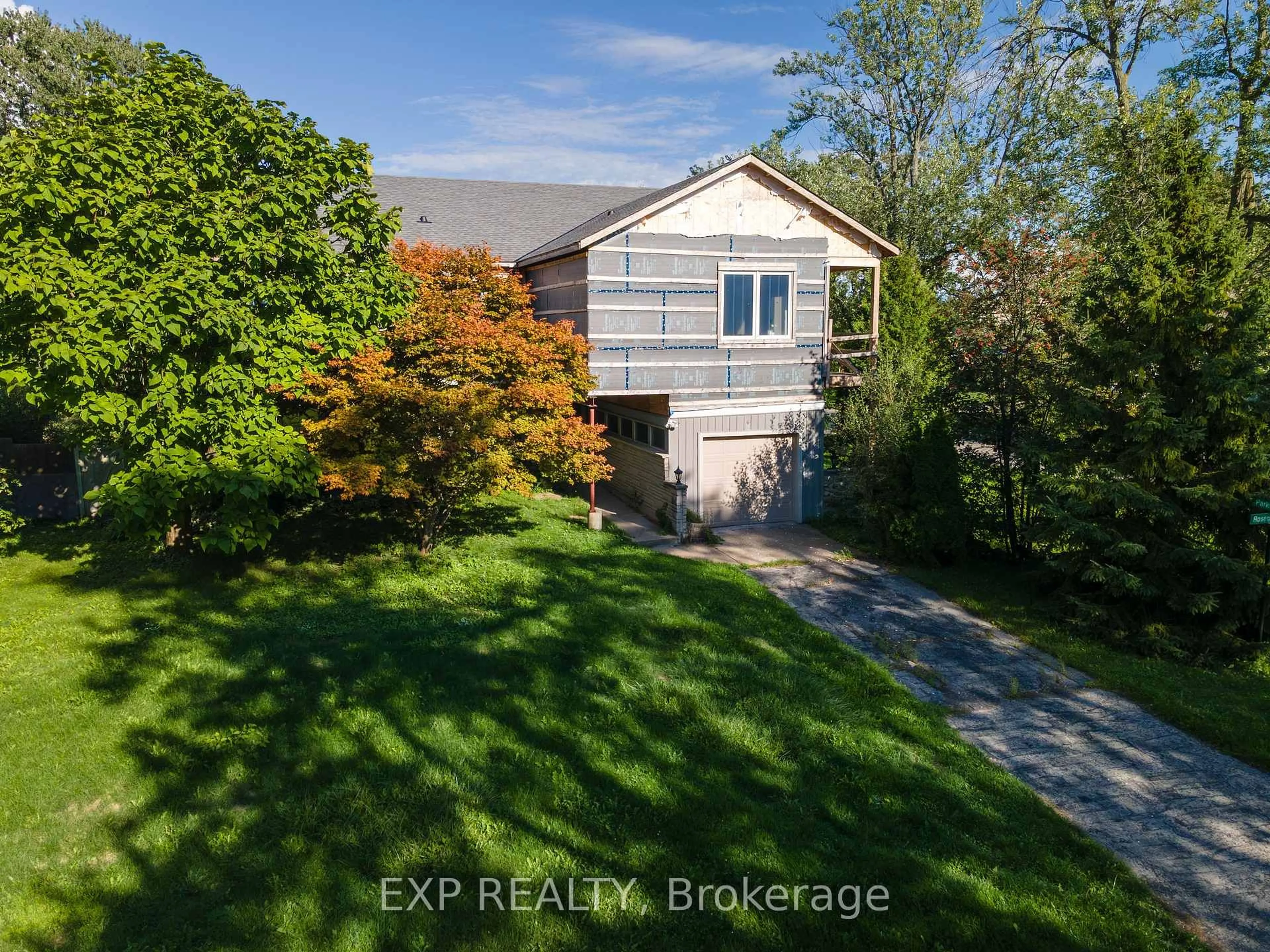 A pic from outside/outdoor area/front of a property/back of a property/a pic from drone, street for 6 Rosemount Dr, Welland Ontario L3C 2H3