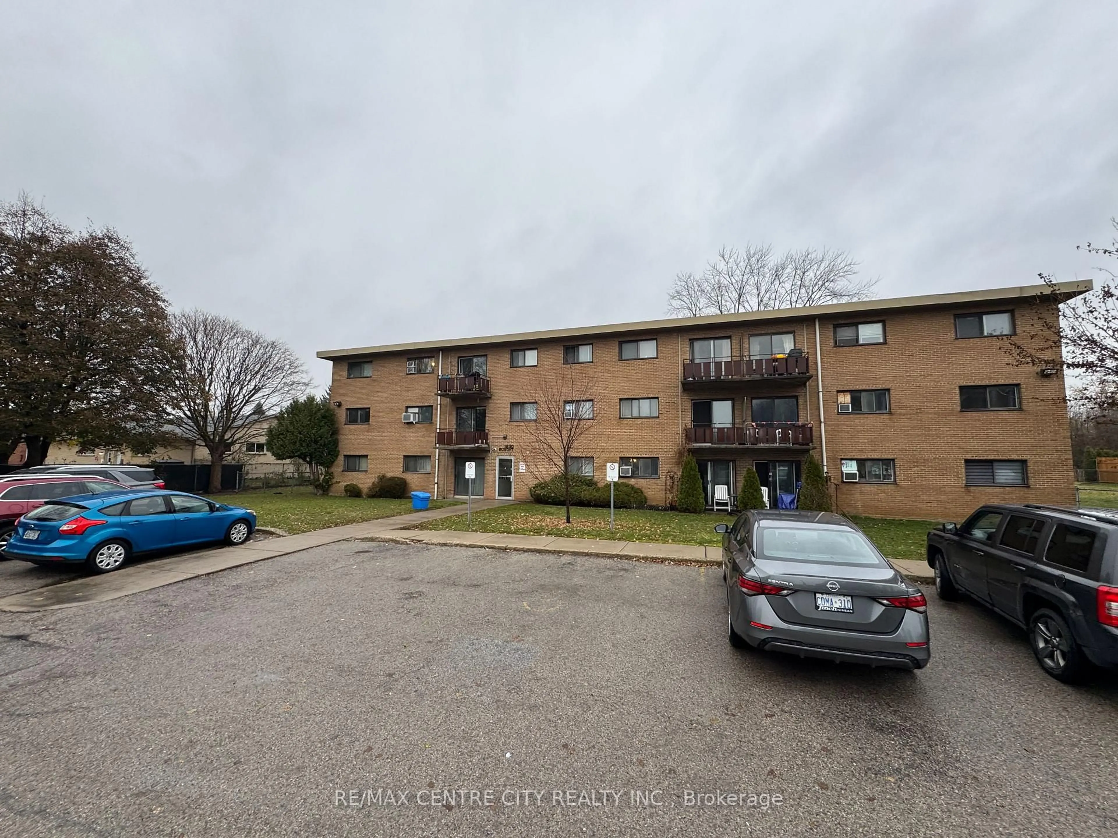 A pic from outside/outdoor area/front of a property/back of a property/a pic from drone, street for 1830 Dumont St #206, London East Ontario N5W 2S1