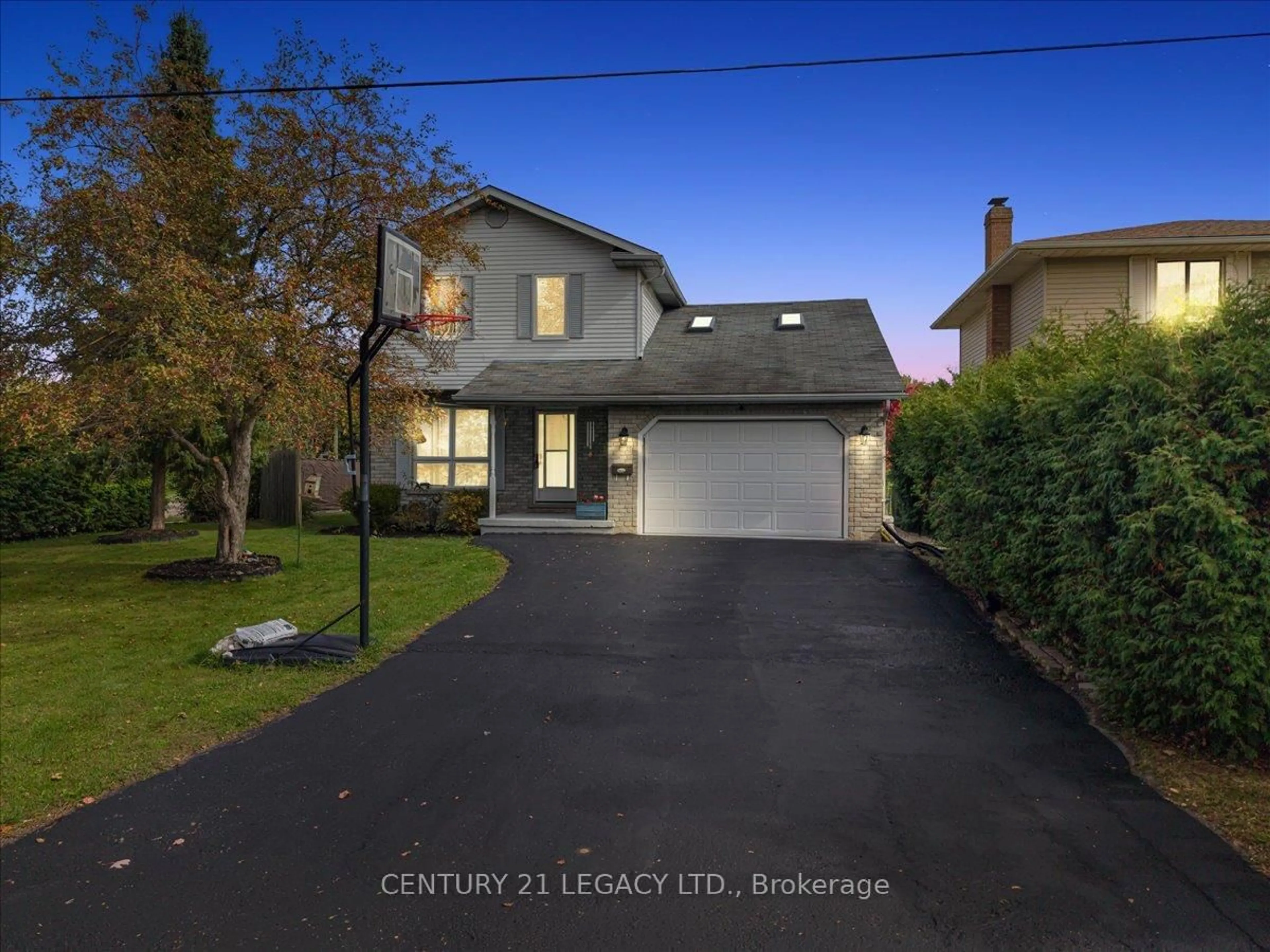 A pic from outside/outdoor area/front of a property/back of a property/a pic from drone, street for 3 Nelson Ave, Kitchener Ontario N2K 1C7