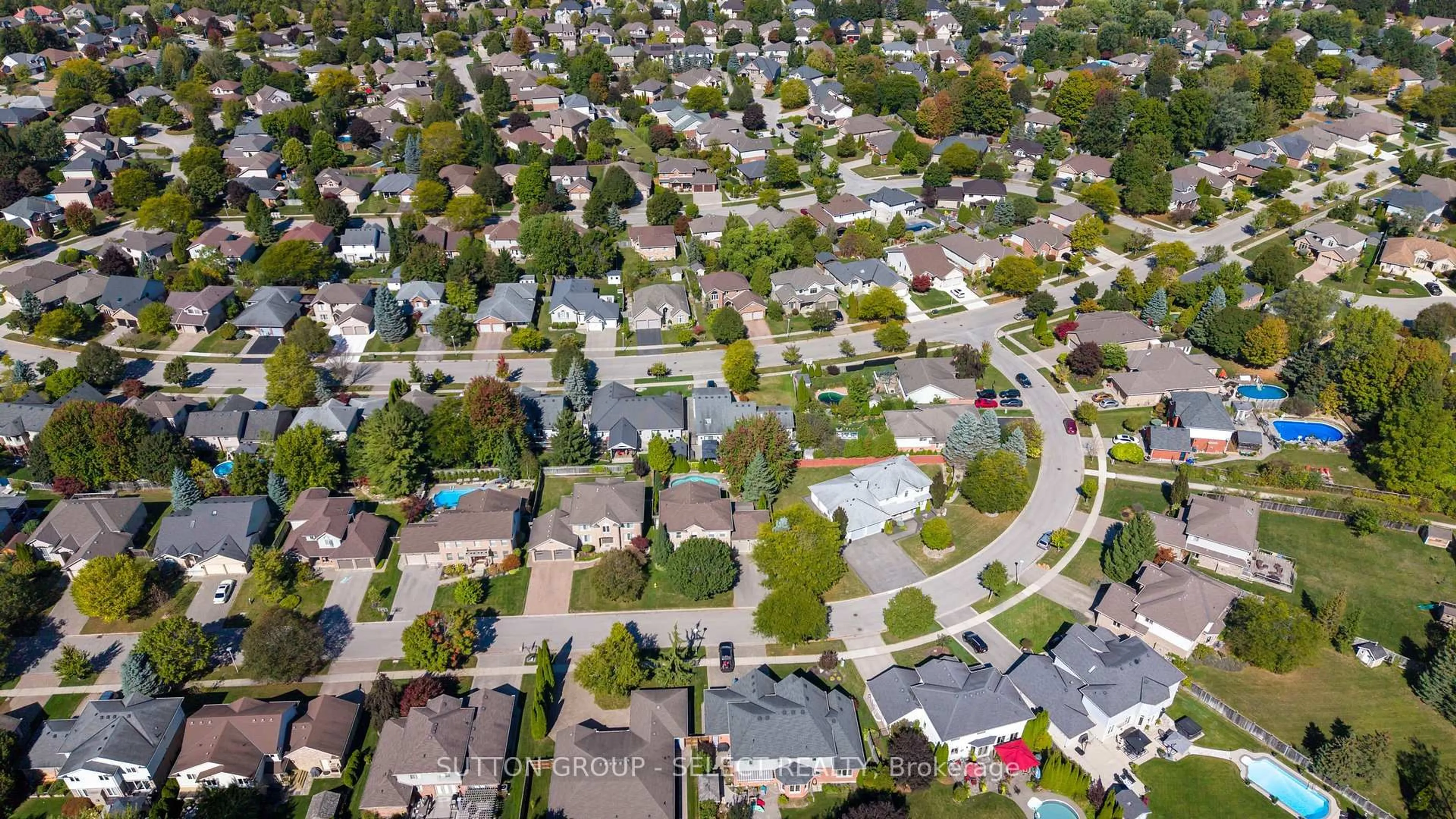 A pic from outside/outdoor area/front of a property/back of a property/a pic from drone, street for 15 Marcus Cres, London North Ontario N6G 4Y9