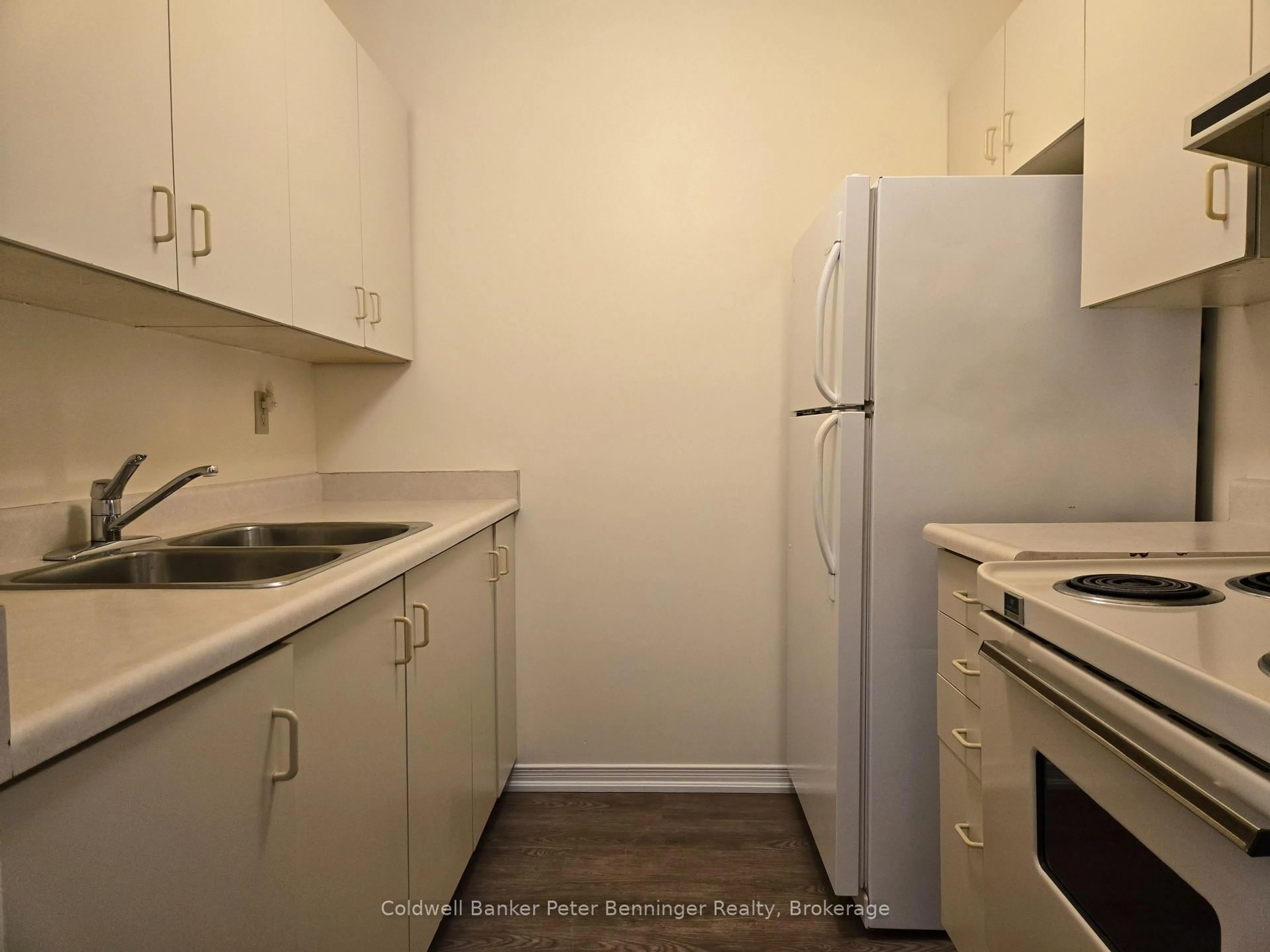 Standard kitchen, unknown for 5 Valleyside Dr #305, Brockton Ontario N0G 2V0