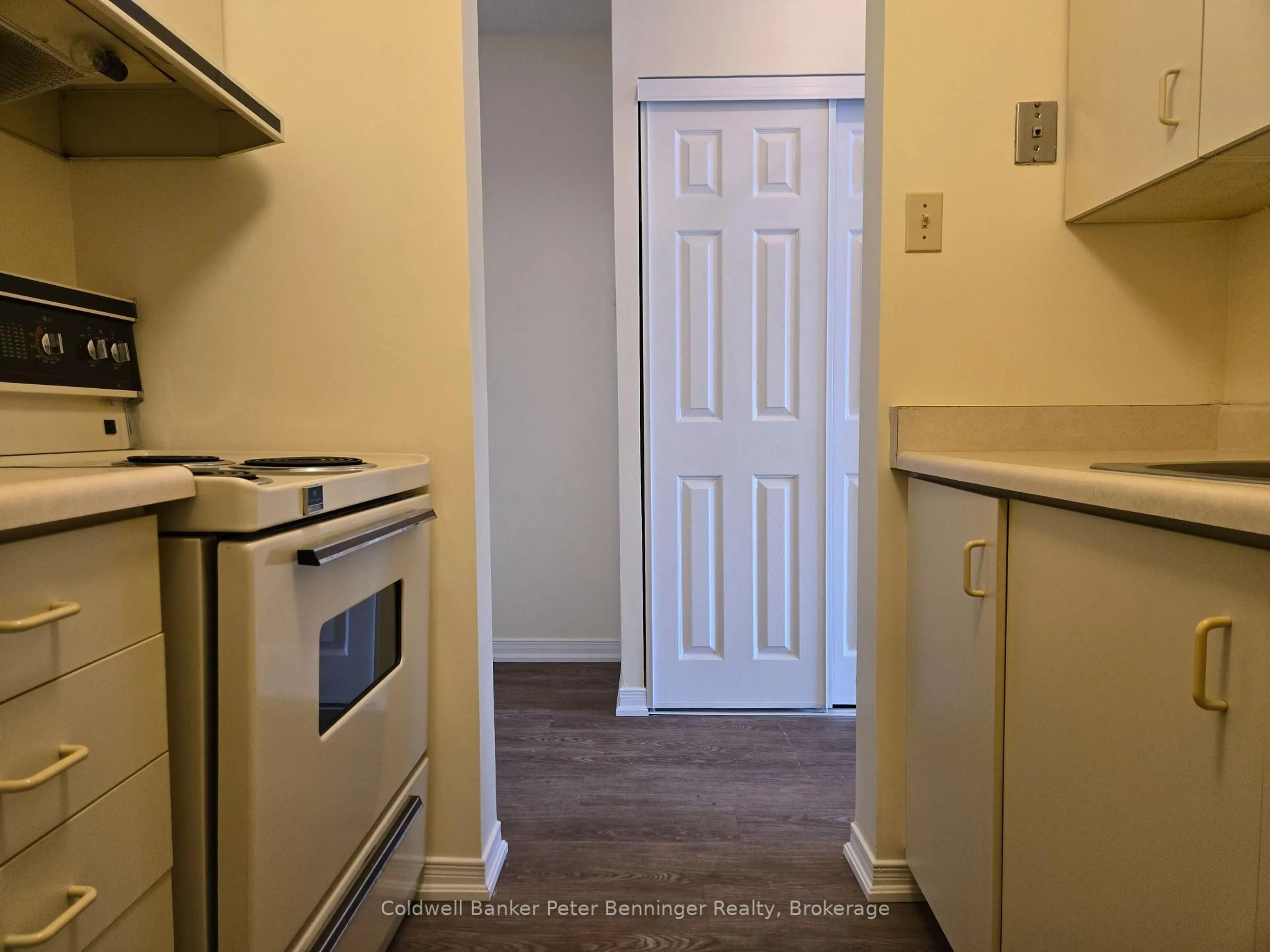 Standard kitchen, unknown for 5 Valleyside Dr #305, Brockton Ontario N0G 2V0