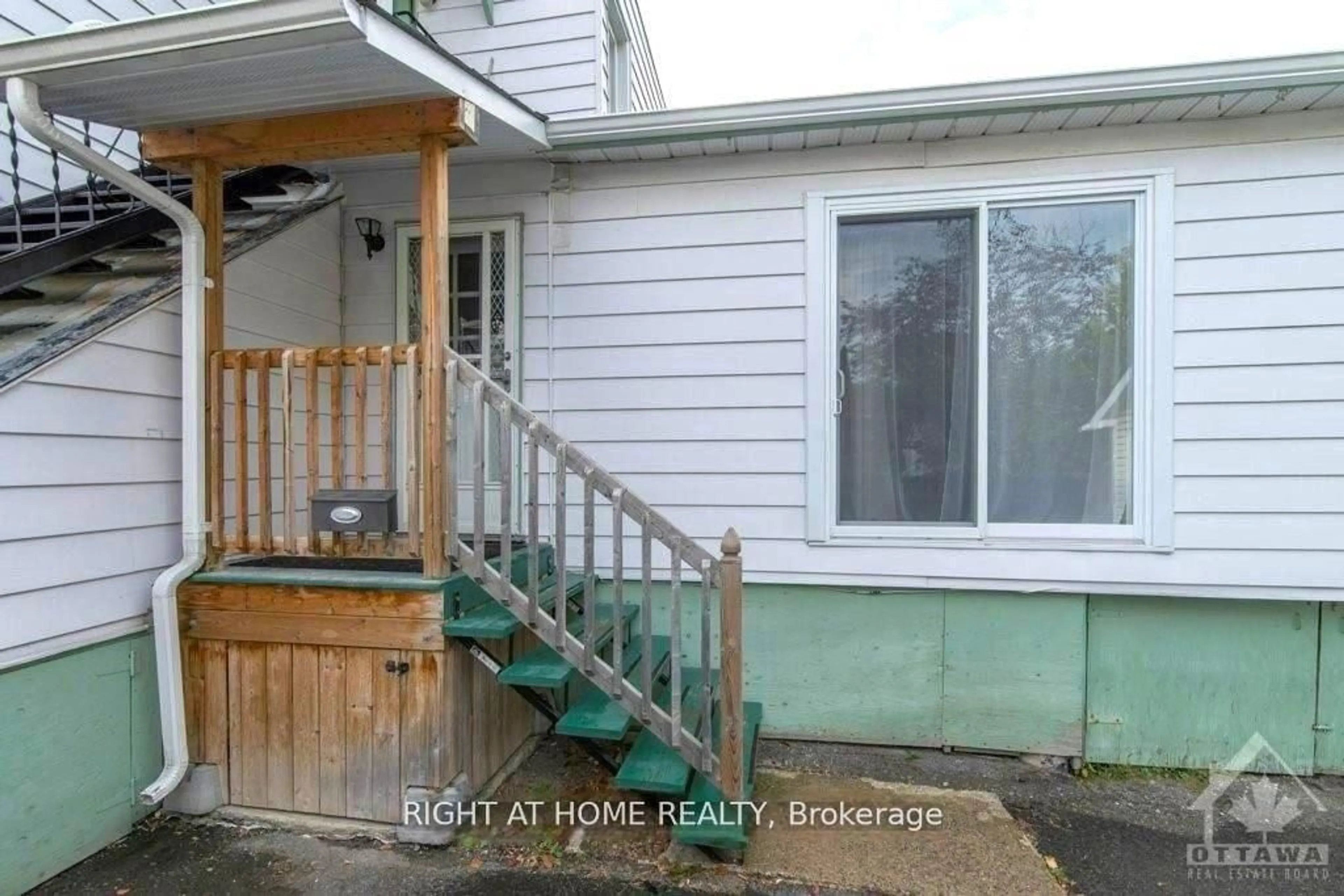 Patio, unknown for 333 Levis Ave, Ottawa Ontario K1L 6G9