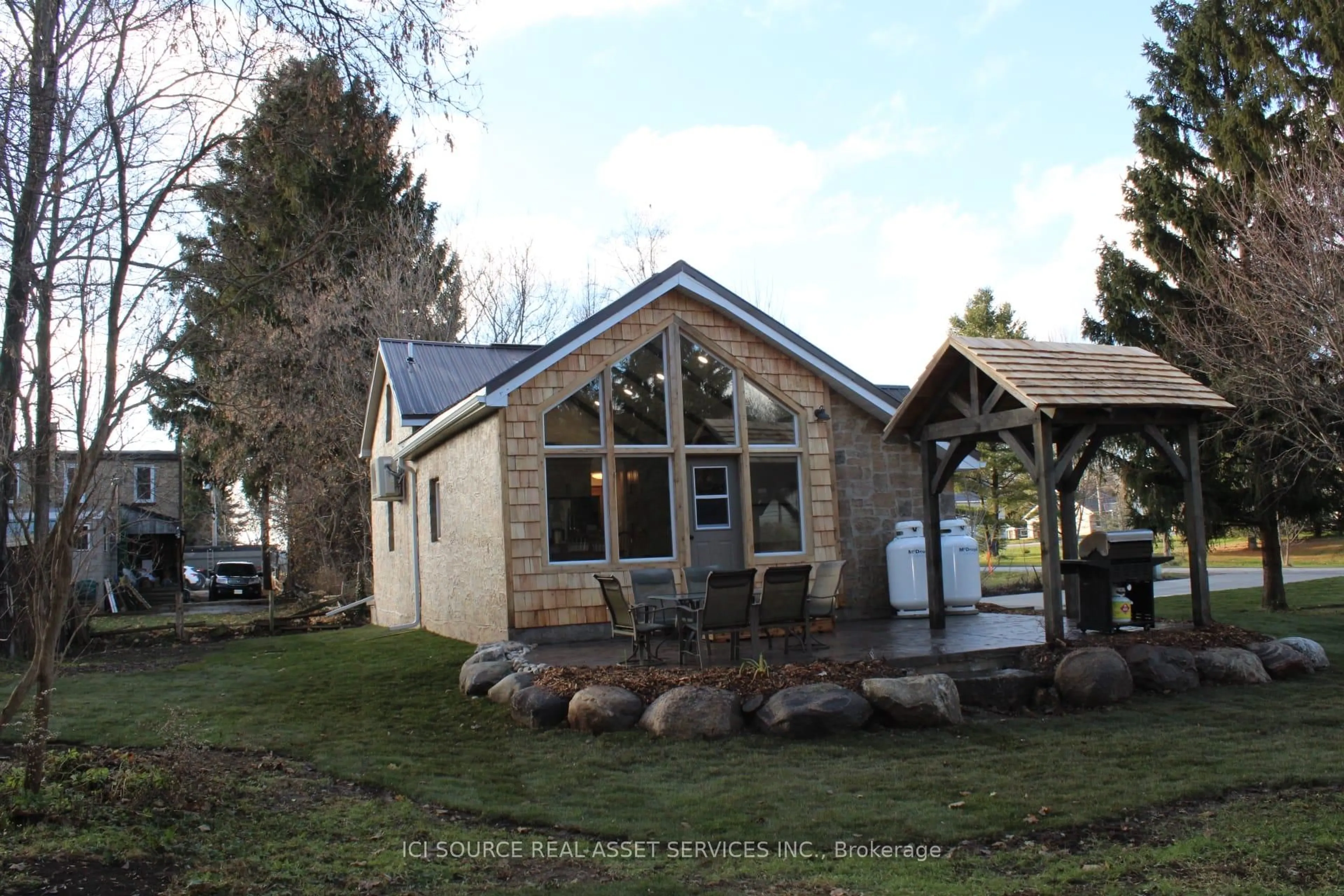 A pic from outside/outdoor area/front of a property/back of a property/a pic from drone, building for 131 Orr St, Chatsworth Ontario N0H 2V0