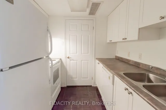 310 Central Park Dr #5C, Ottawa 3