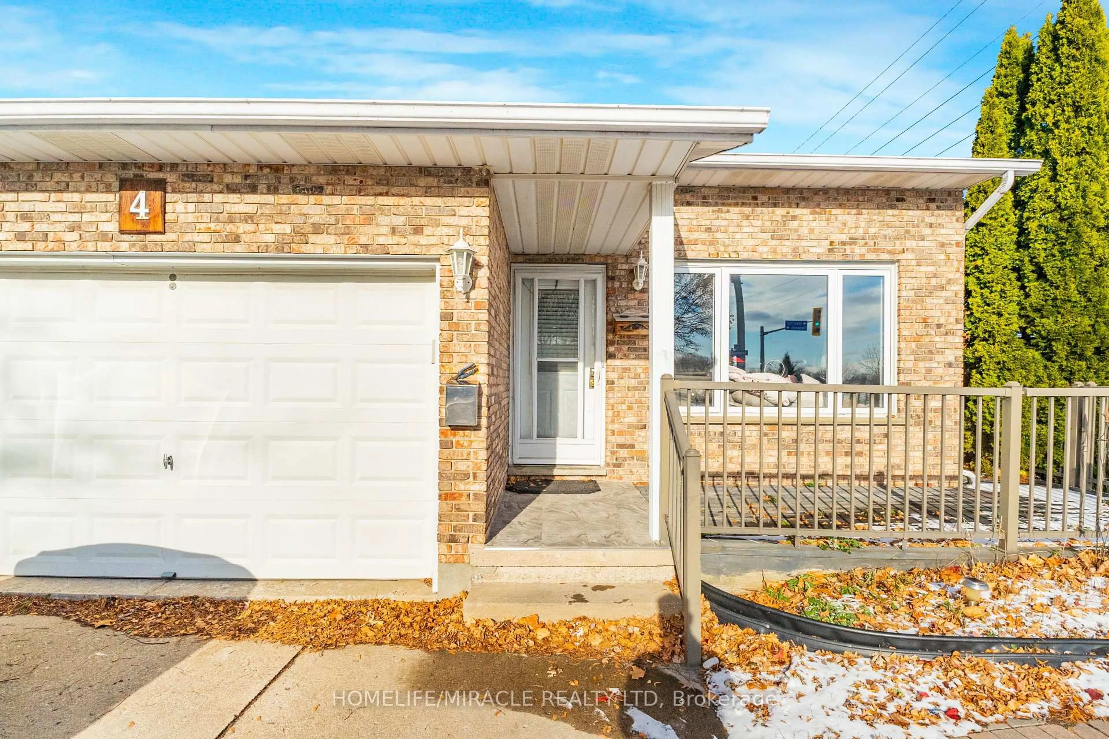 Unknown for 4 Eastwood Dr, Welland Ontario L3C 6W3