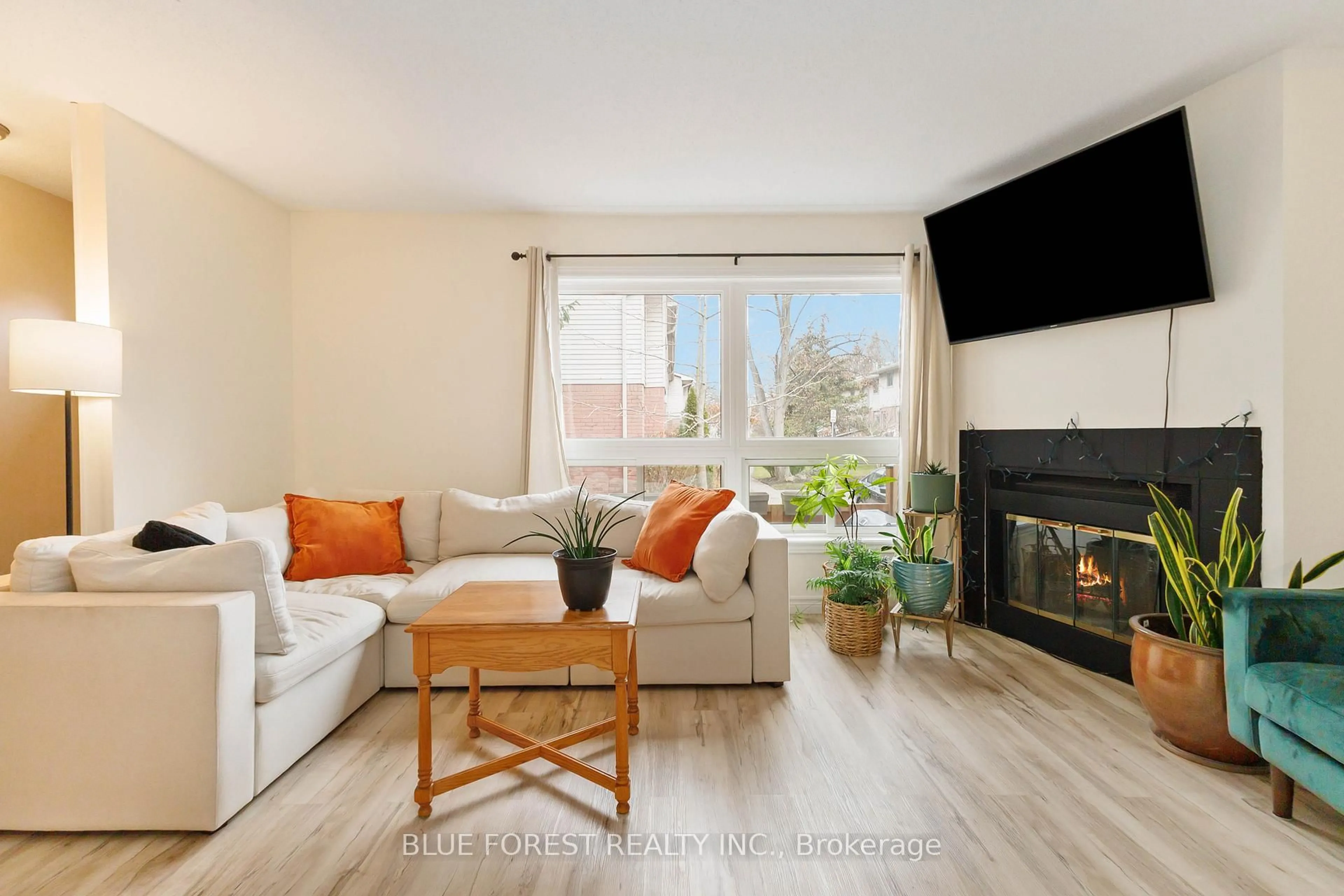 Living room with furniture, wood/laminate floor for 35 WATERMAN Ave #6, London South Ontario N6C 5T2
