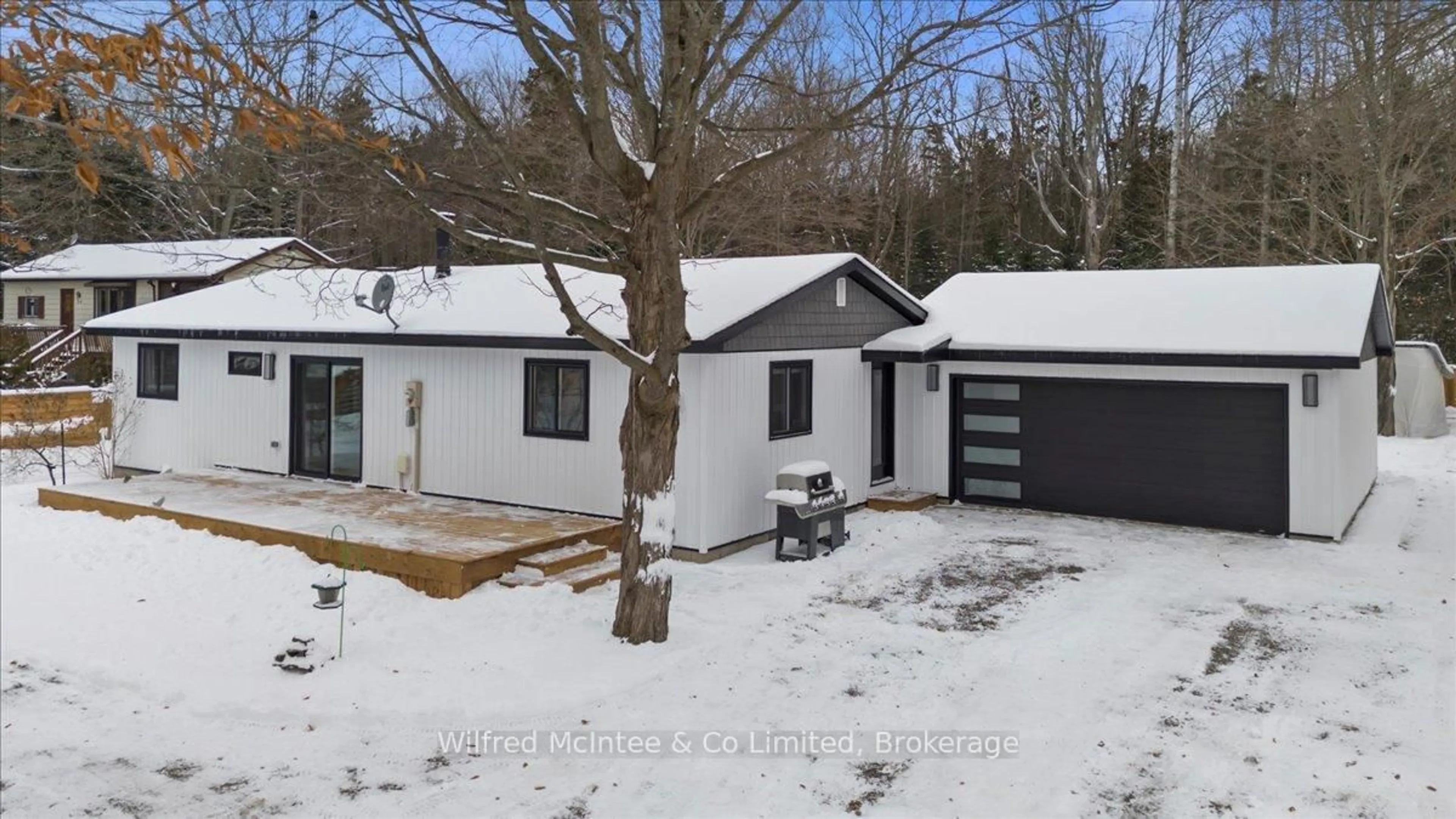 A pic from outside/outdoor area/front of a property/back of a property/a pic from drone, street for 38 ALLISTER Pl, South Bruce Peninsula Ontario N0H 2G0
