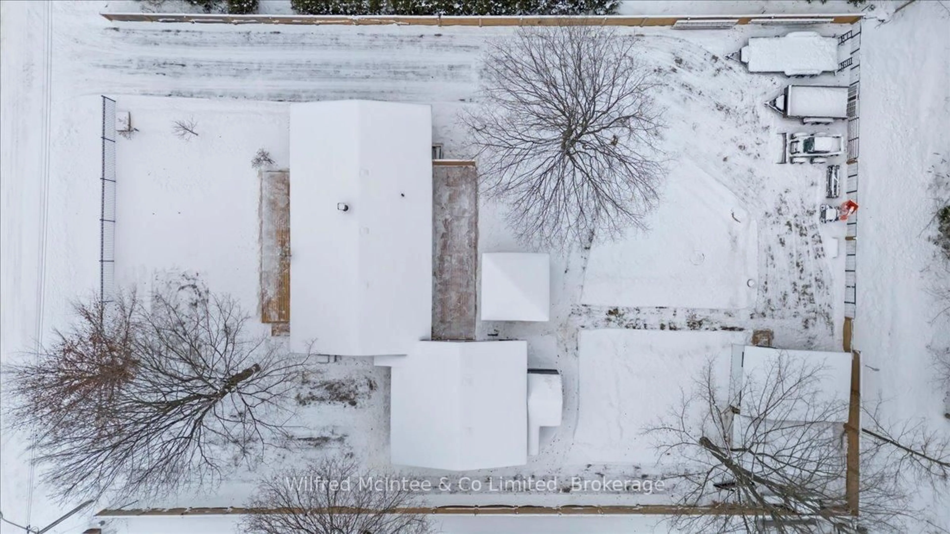 A pic from outside/outdoor area/front of a property/back of a property/a pic from drone, building for 38 ALLISTER Pl, South Bruce Peninsula Ontario N0H 2G0