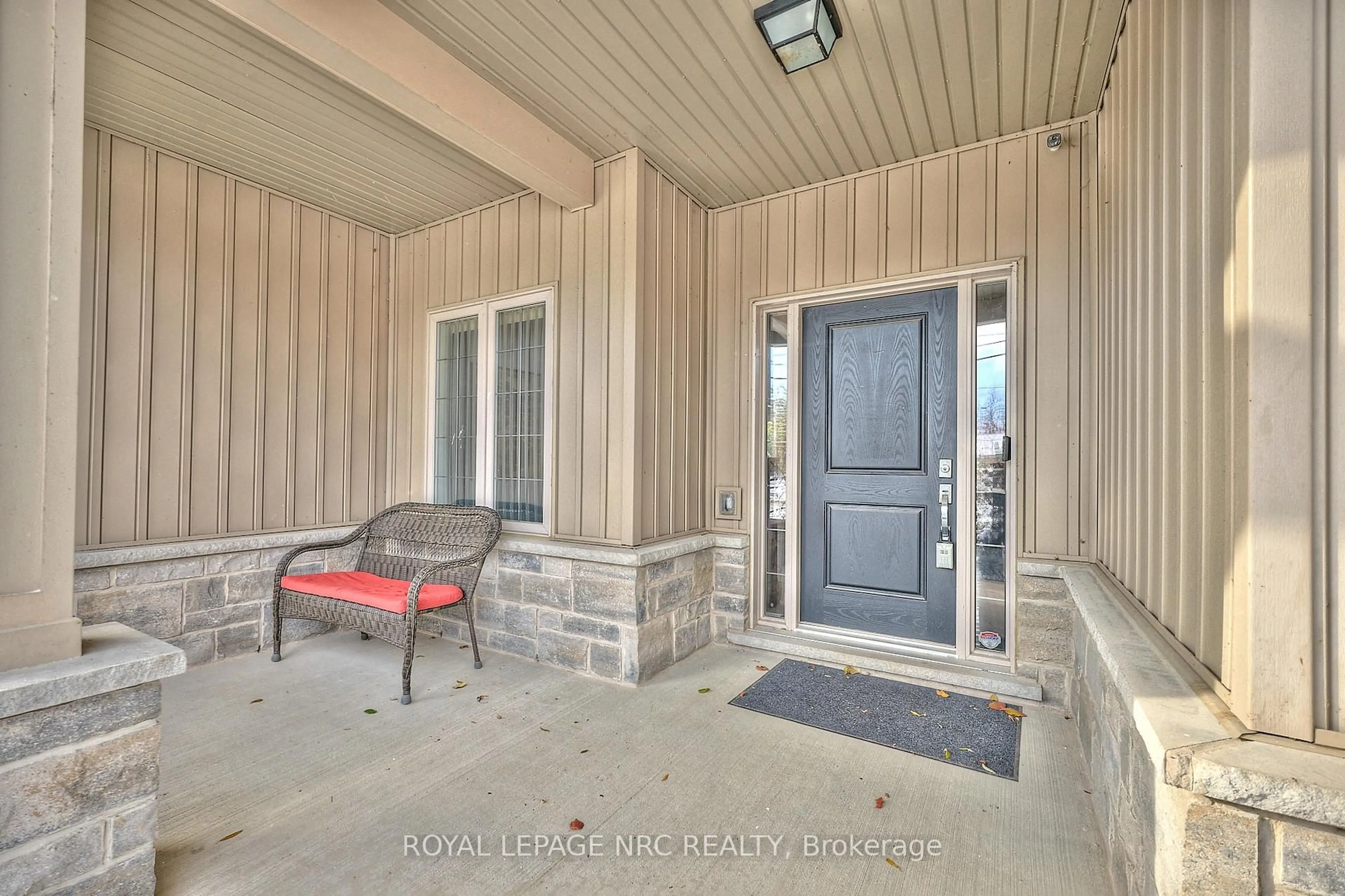 Indoor entryway for 117 Burleigh Rd, Fort Erie Ontario L0S 1N0