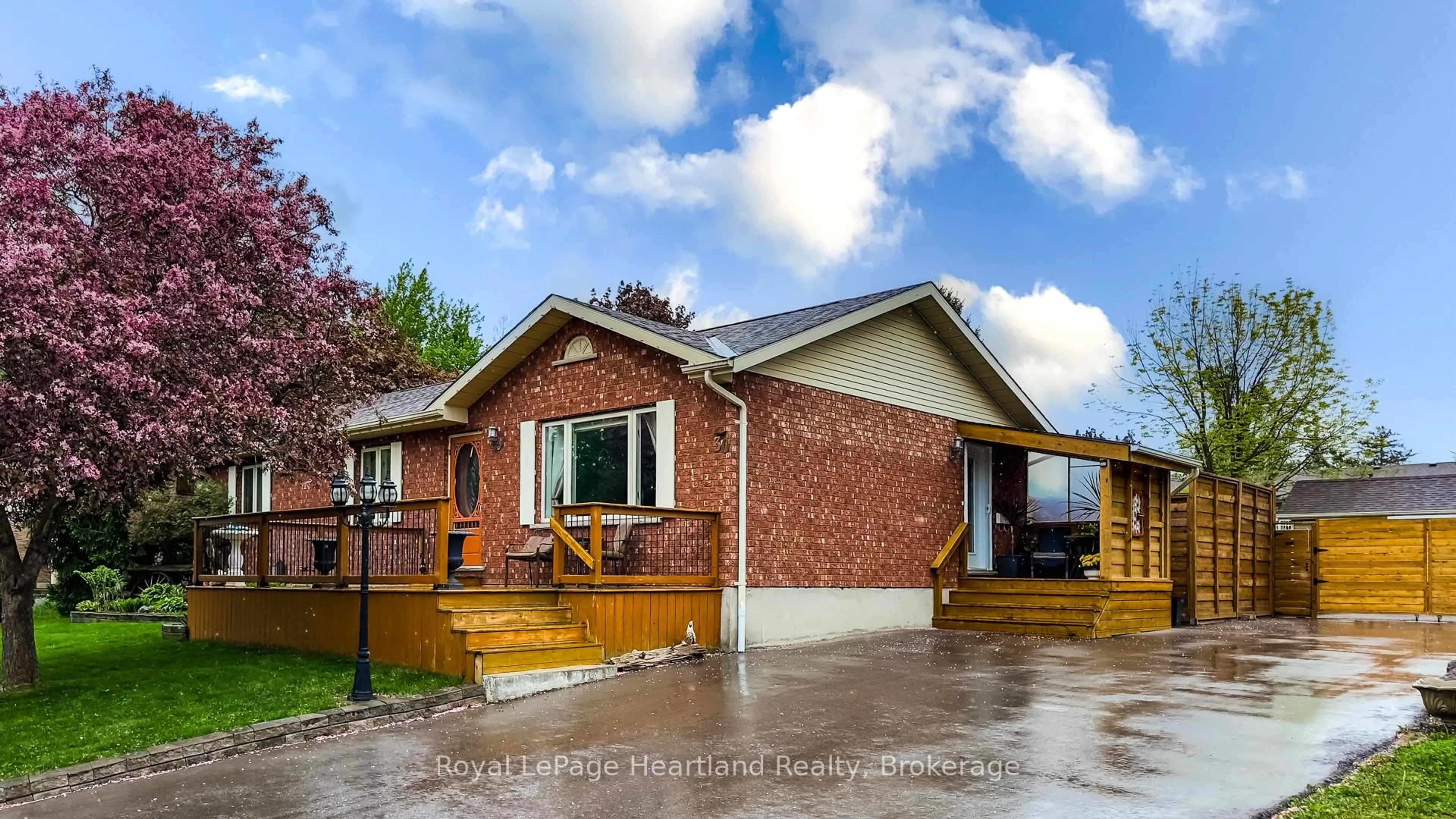 Home with brick exterior material, unknown for 30 North St, Huron East Ontario N0K 1G0