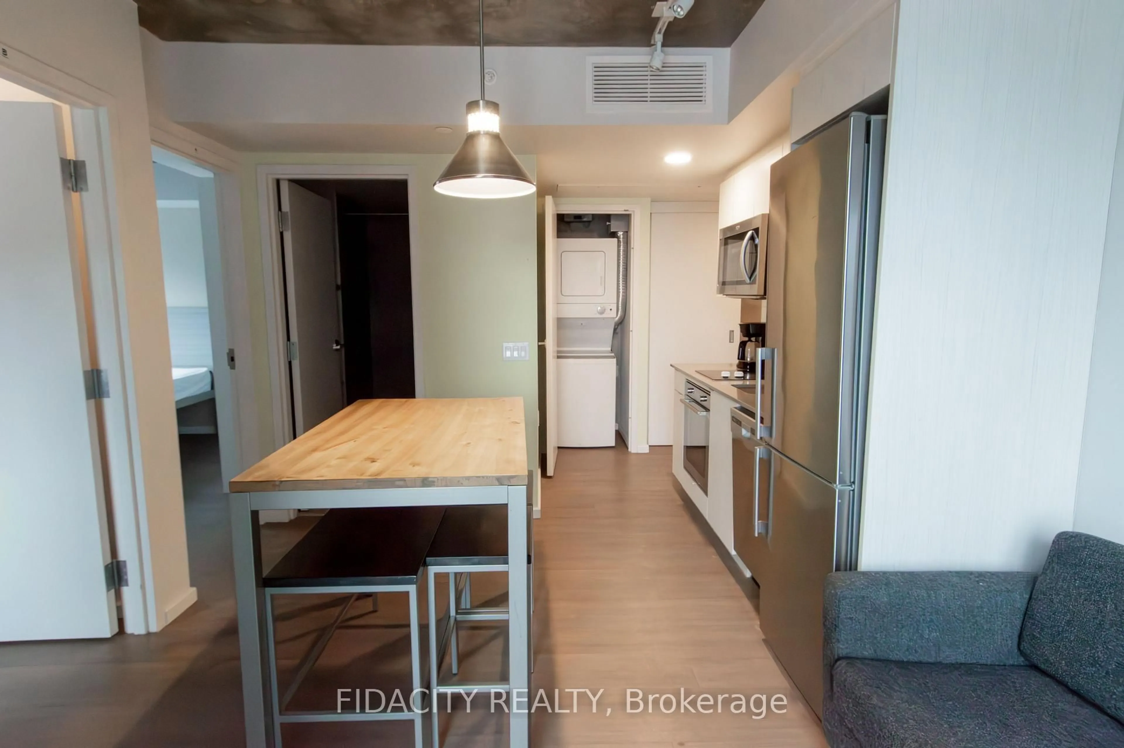 Standard kitchen, unknown for 105 Champagne Ave #1119, Ottawa Ontario K1S 4P3