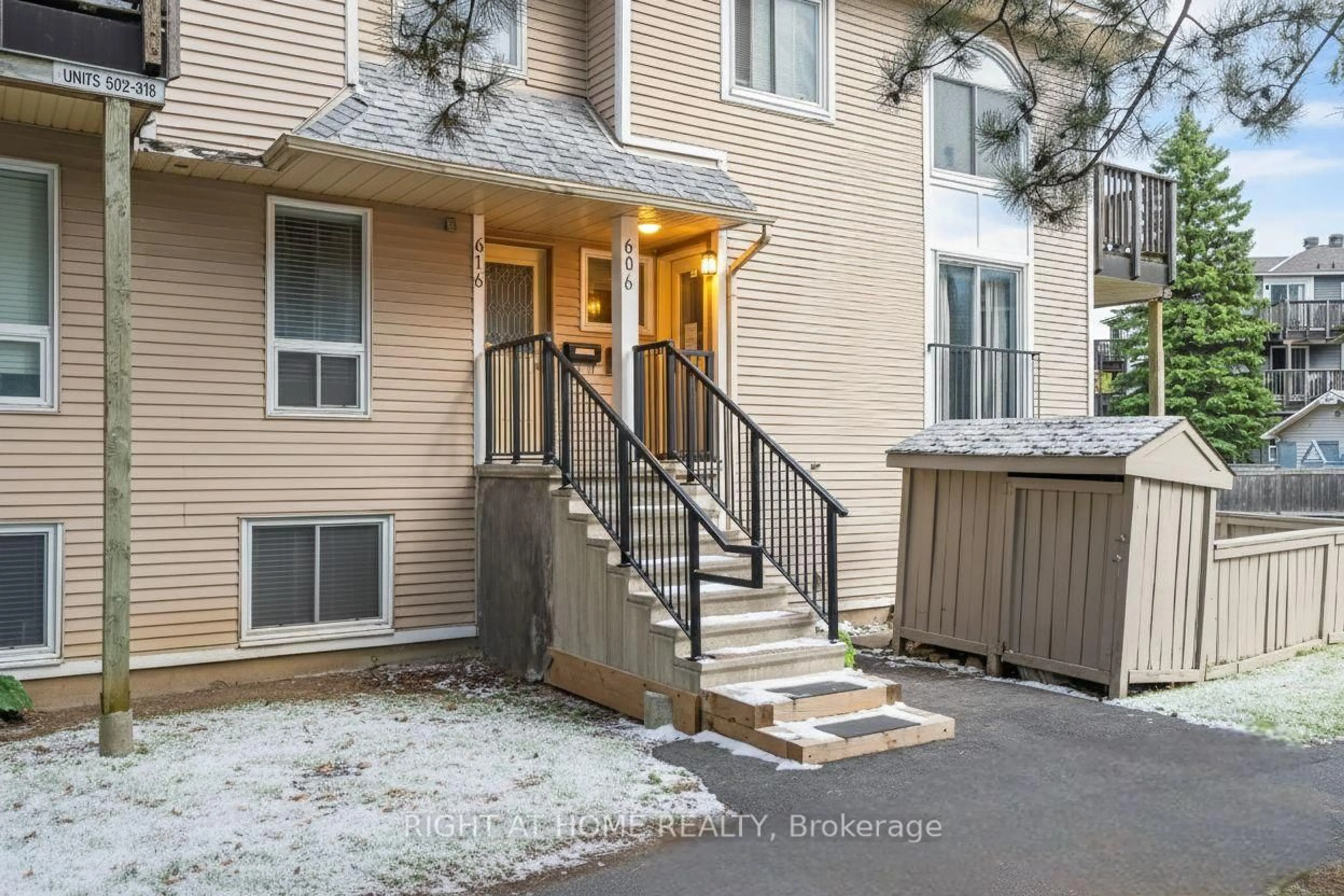 Unknown for 606 Tanguay Crt, Ottawa Ontario K2L 3X3