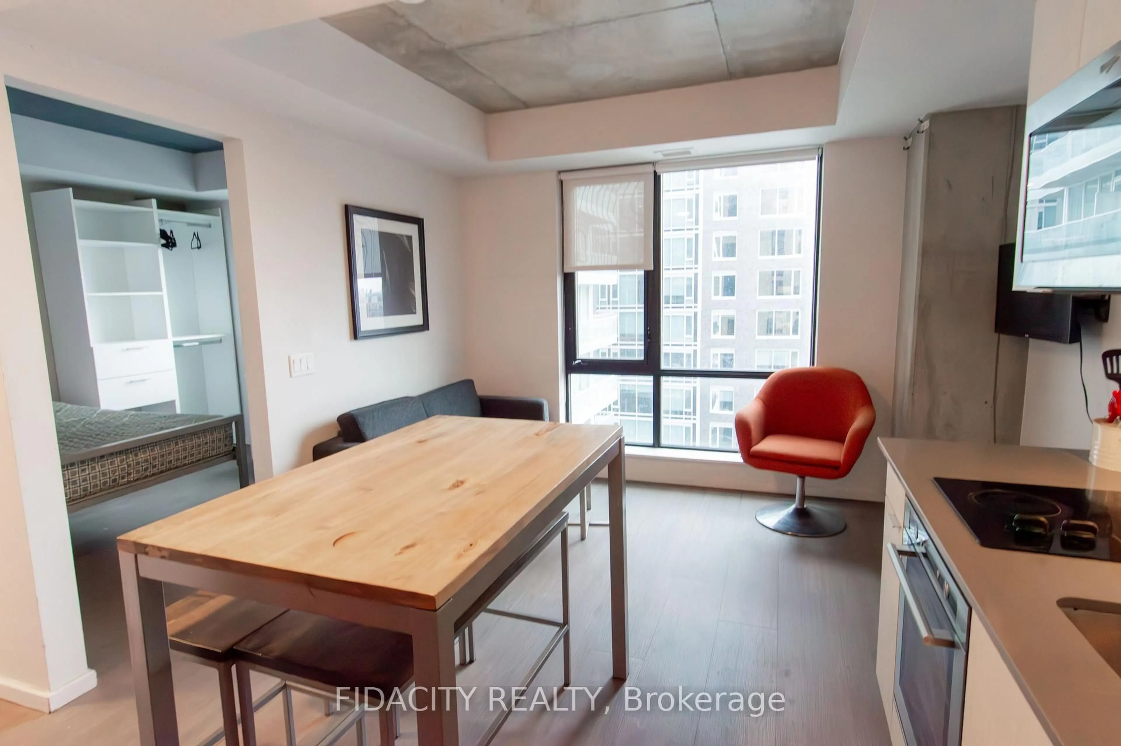 A pic of a room for 105 Champagne Ave #1516, Ottawa Ontario K1S 4P3