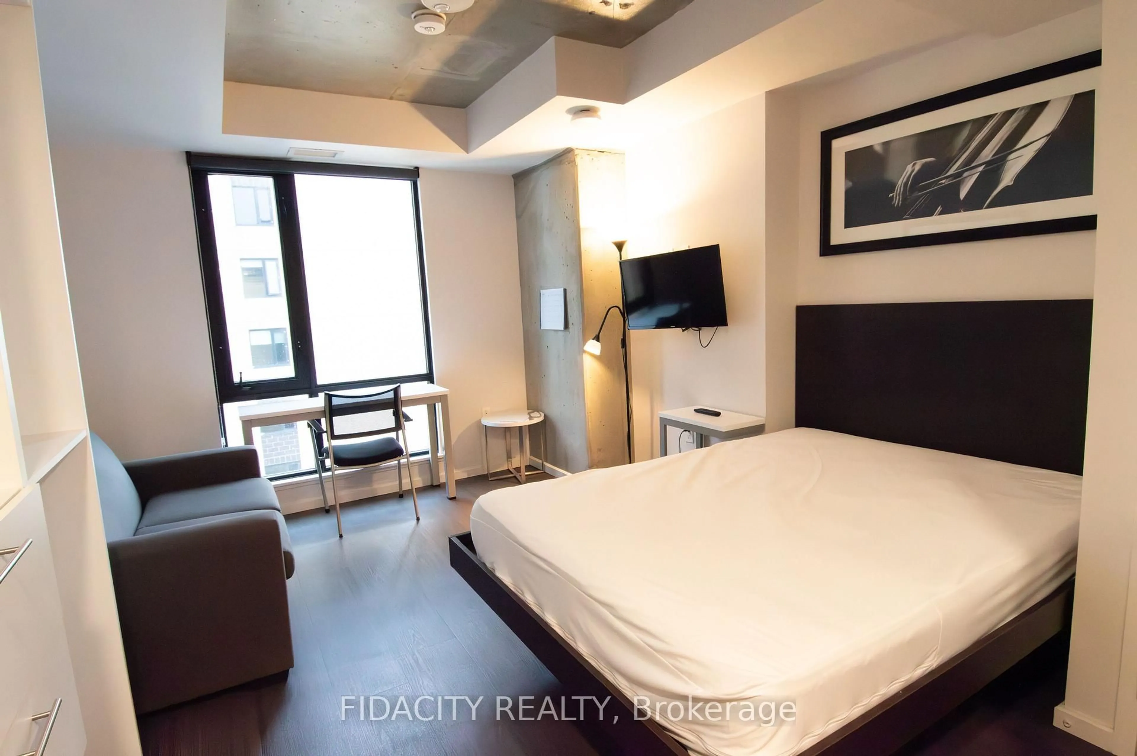 A pic of a room for 105 Champagne Ave #2911, Ottawa Ontario K1S 4P3