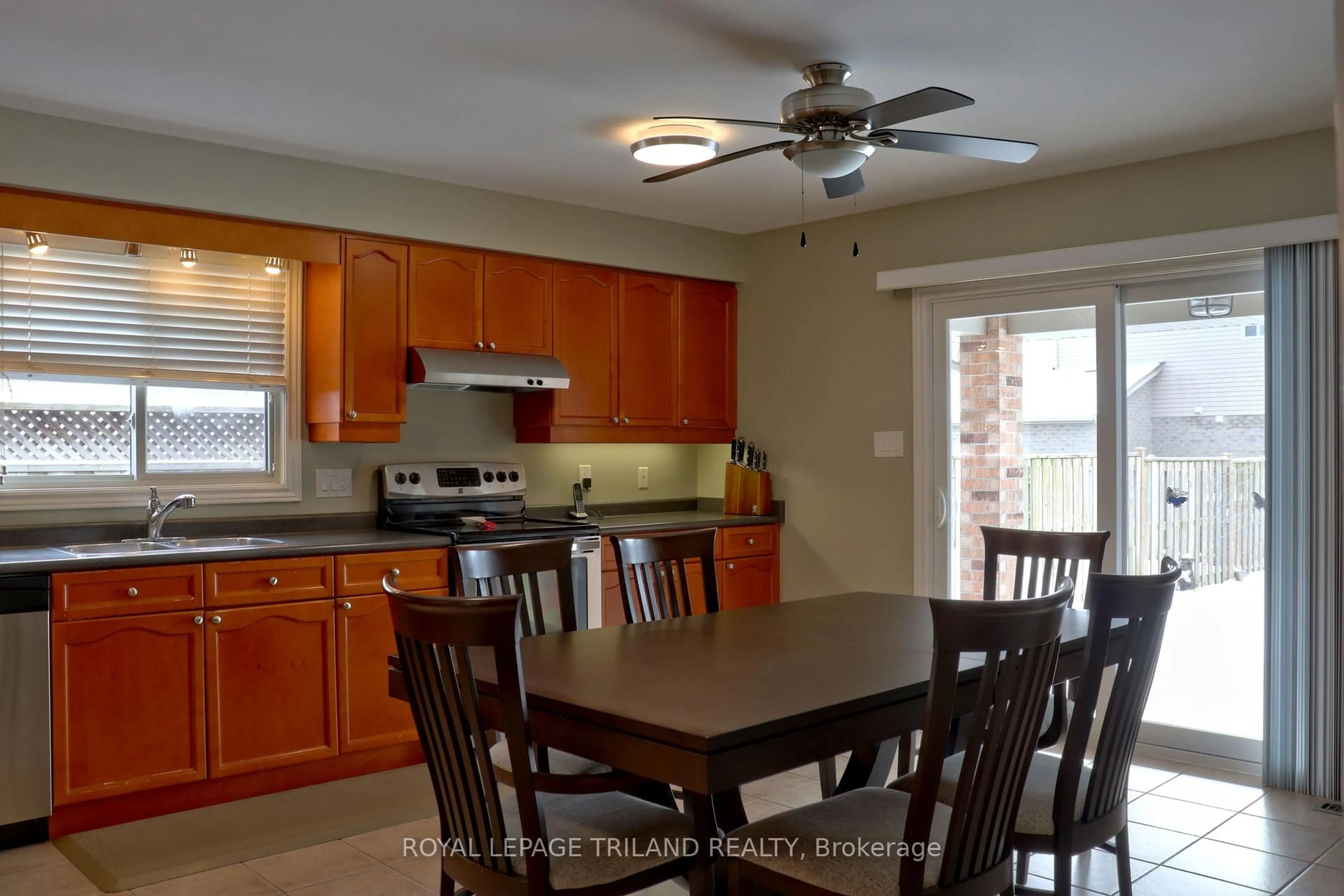 Open concept kitchen, unknown for 1363 Reardon Blvd, London South Ontario N6M 1B4