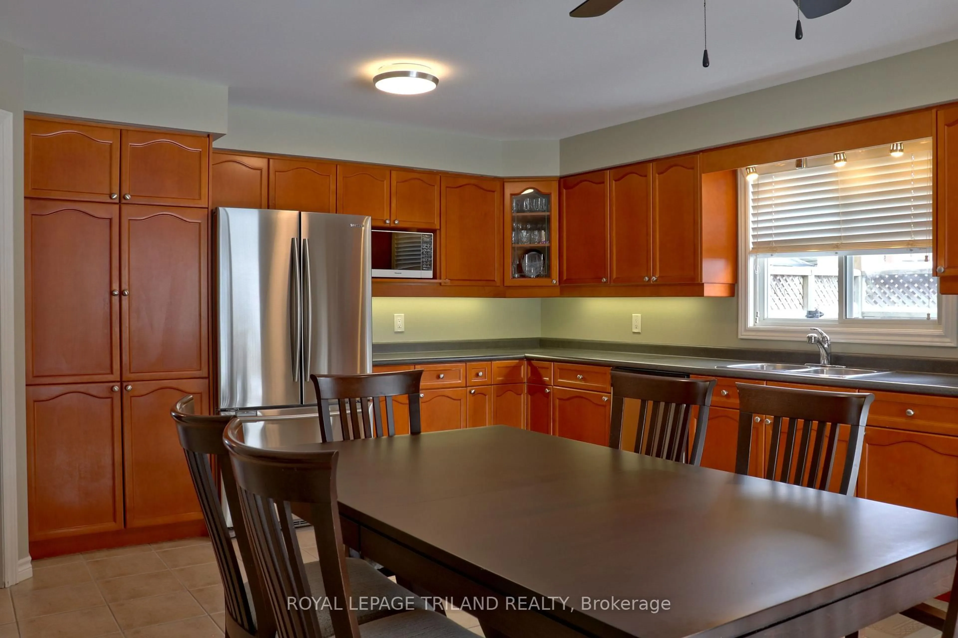 Open concept kitchen, unknown for 1363 Reardon Blvd, London South Ontario N6M 1B4