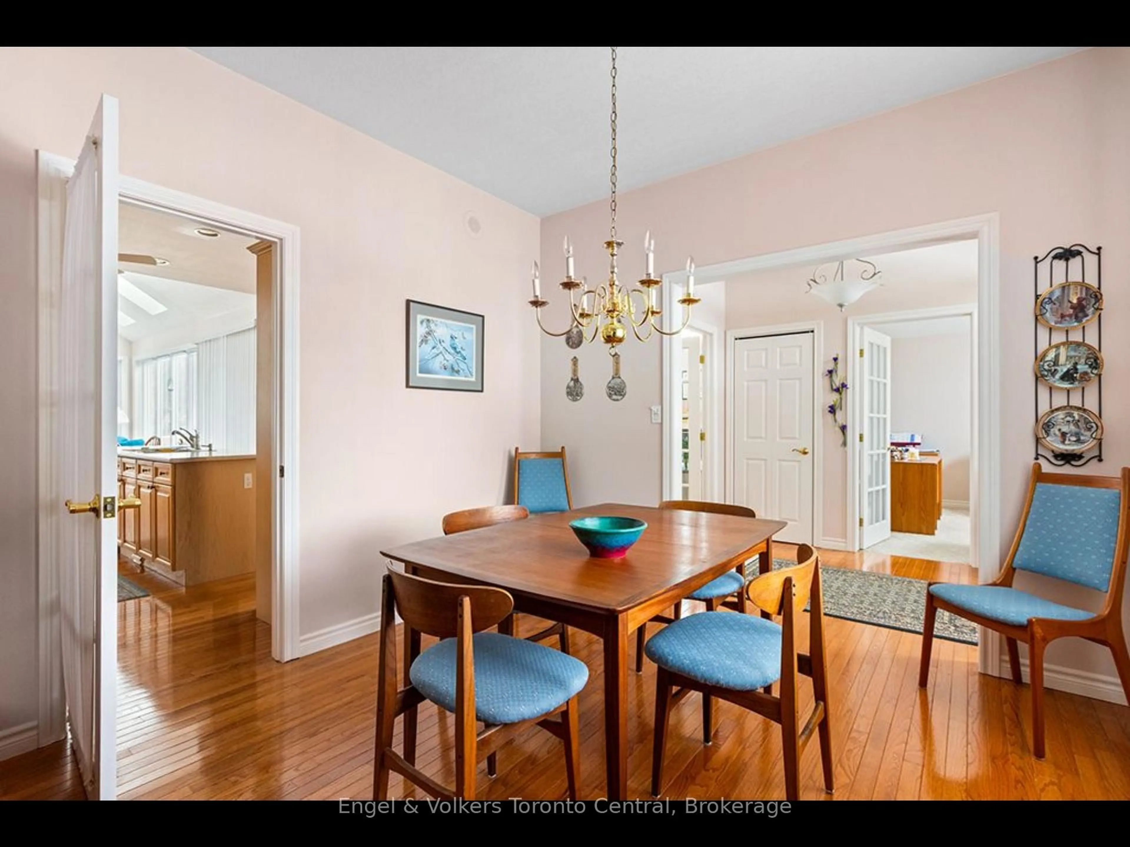 Dining room, unknown for 110 Aberdeen Crt, Blue Mountains Ontario N0H 1J0