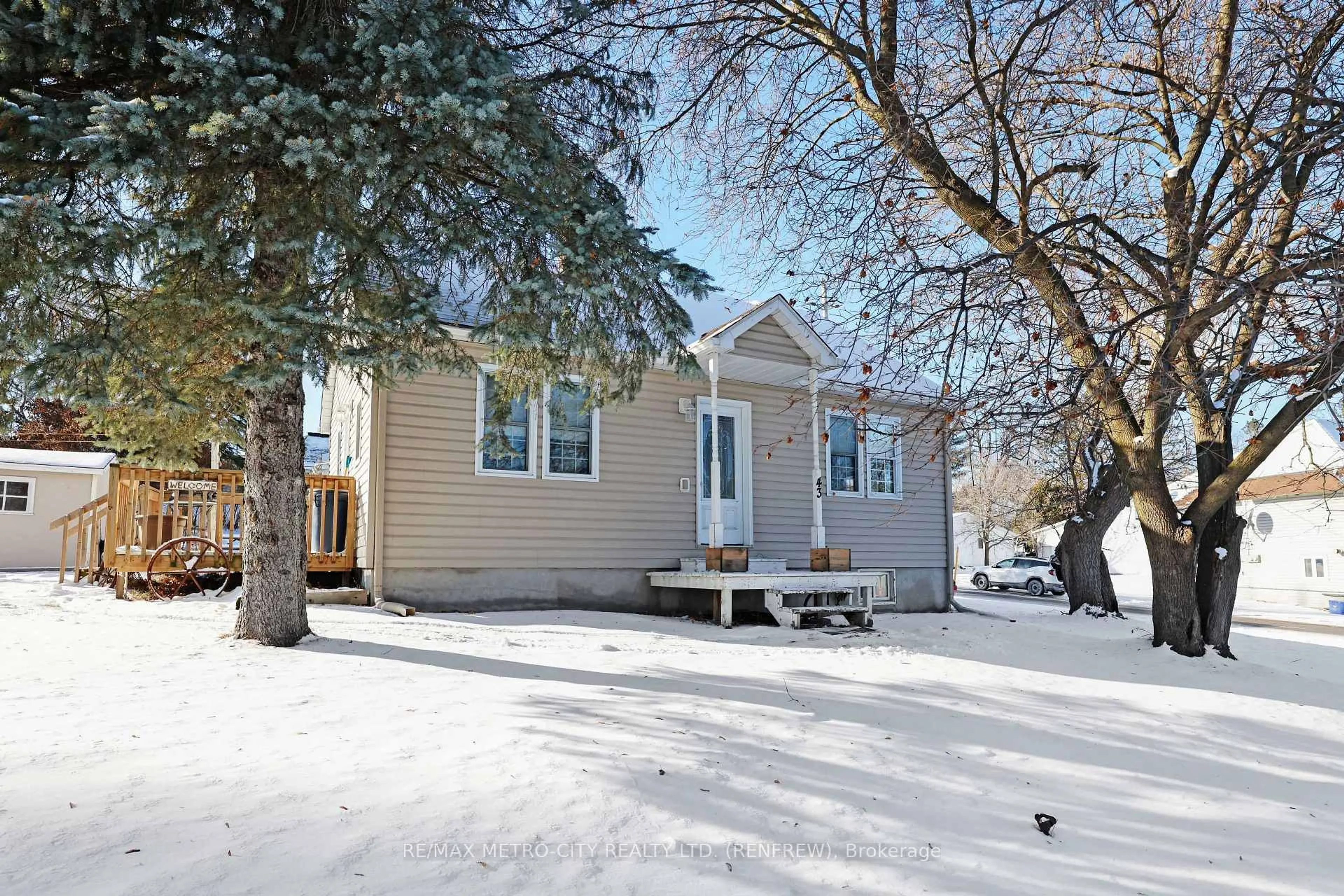 Unknown for 43 Pembroke St, Cobden Ontario K0J 1K0