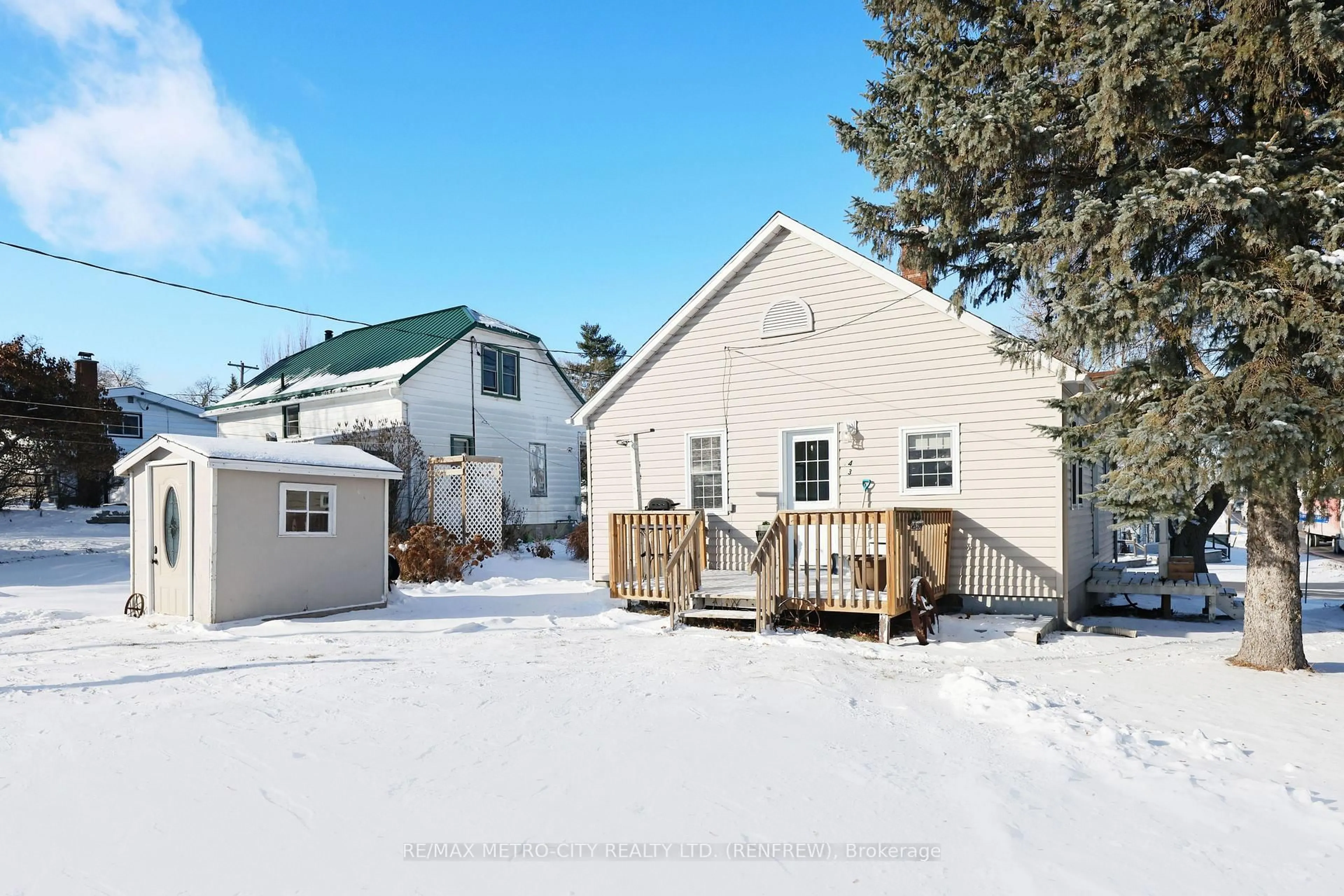 A pic from outside/outdoor area/front of a property/back of a property/a pic from drone, street for 43 Pembroke St, Cobden Ontario K0J 1K0