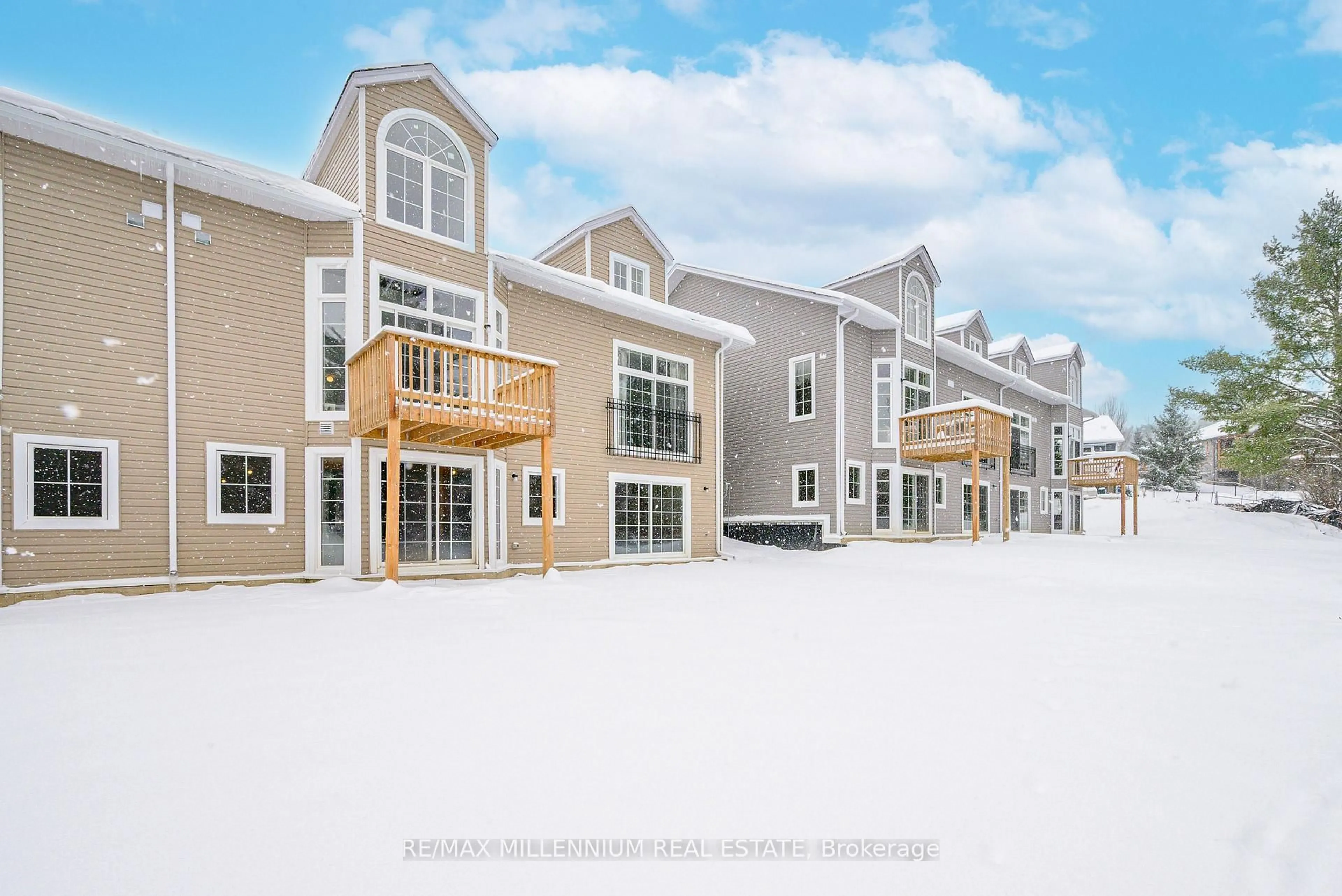 Patio, unknown for 6 Turnberry Crt, Bracebridge Ontario P1L 0N5