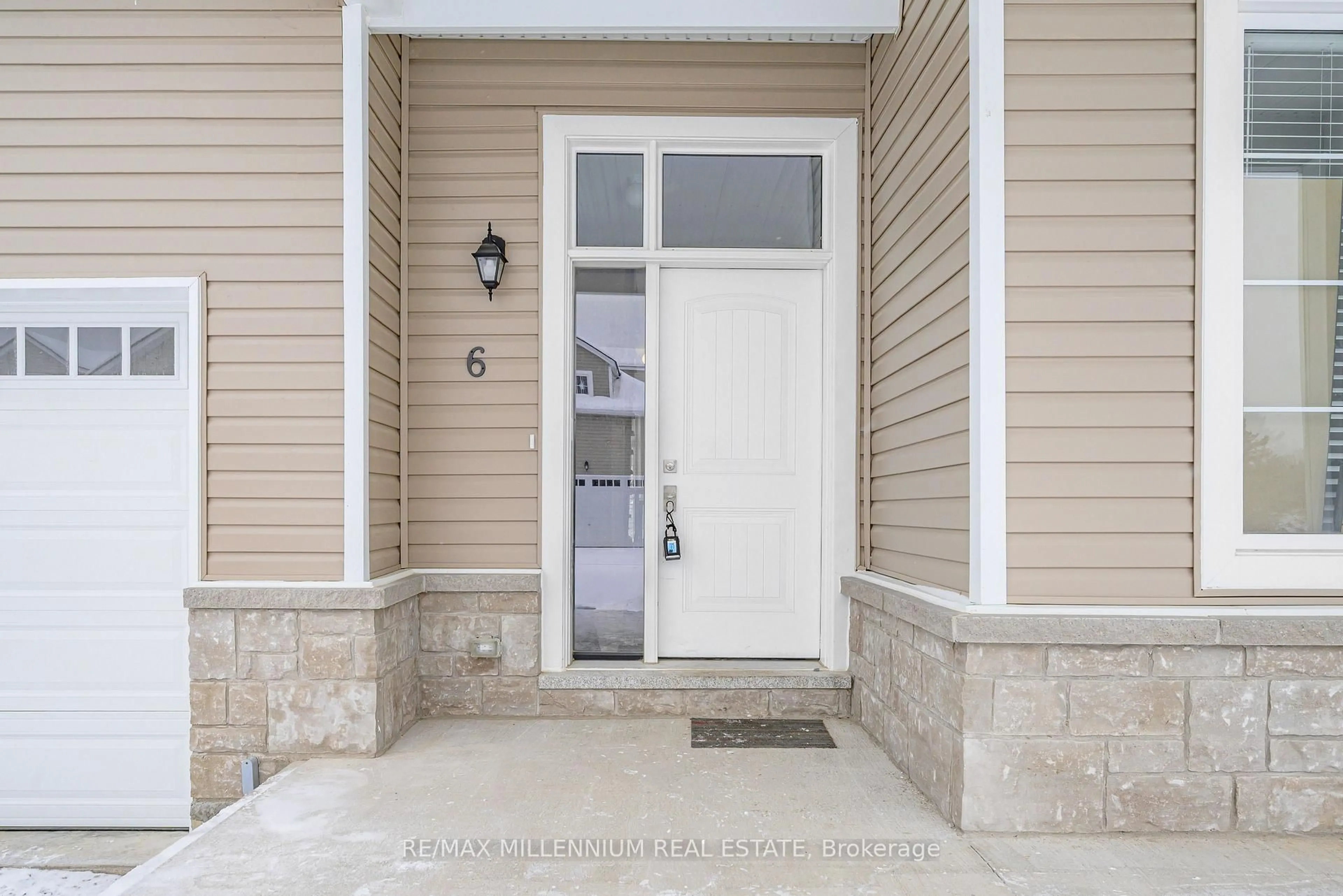 Indoor entryway for 6 Turnberry Crt, Bracebridge Ontario P1L 0N5