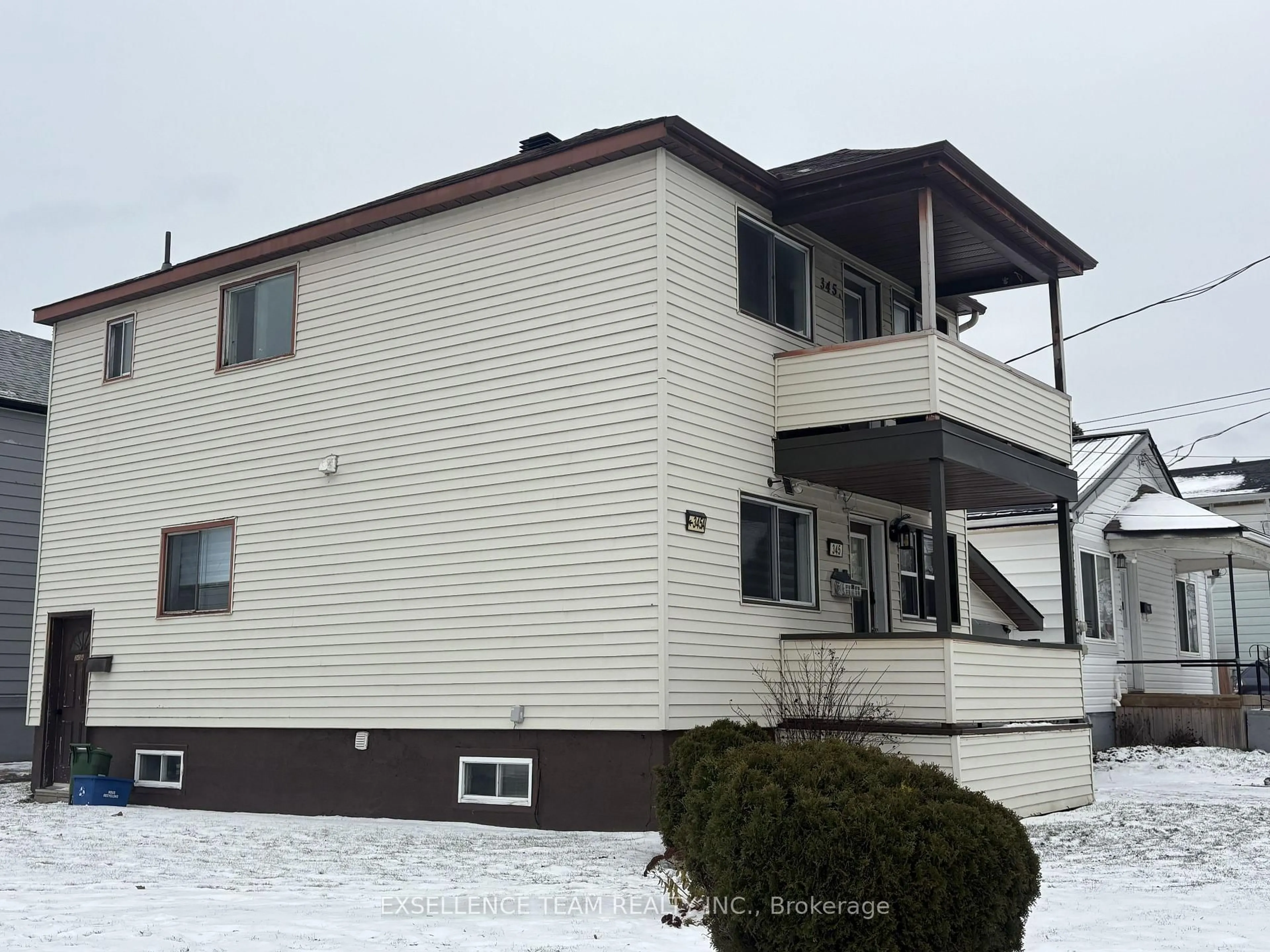 Home with vinyl exterior material, building for 345 St Felix St, Cornwall Ontario K6H 5A7