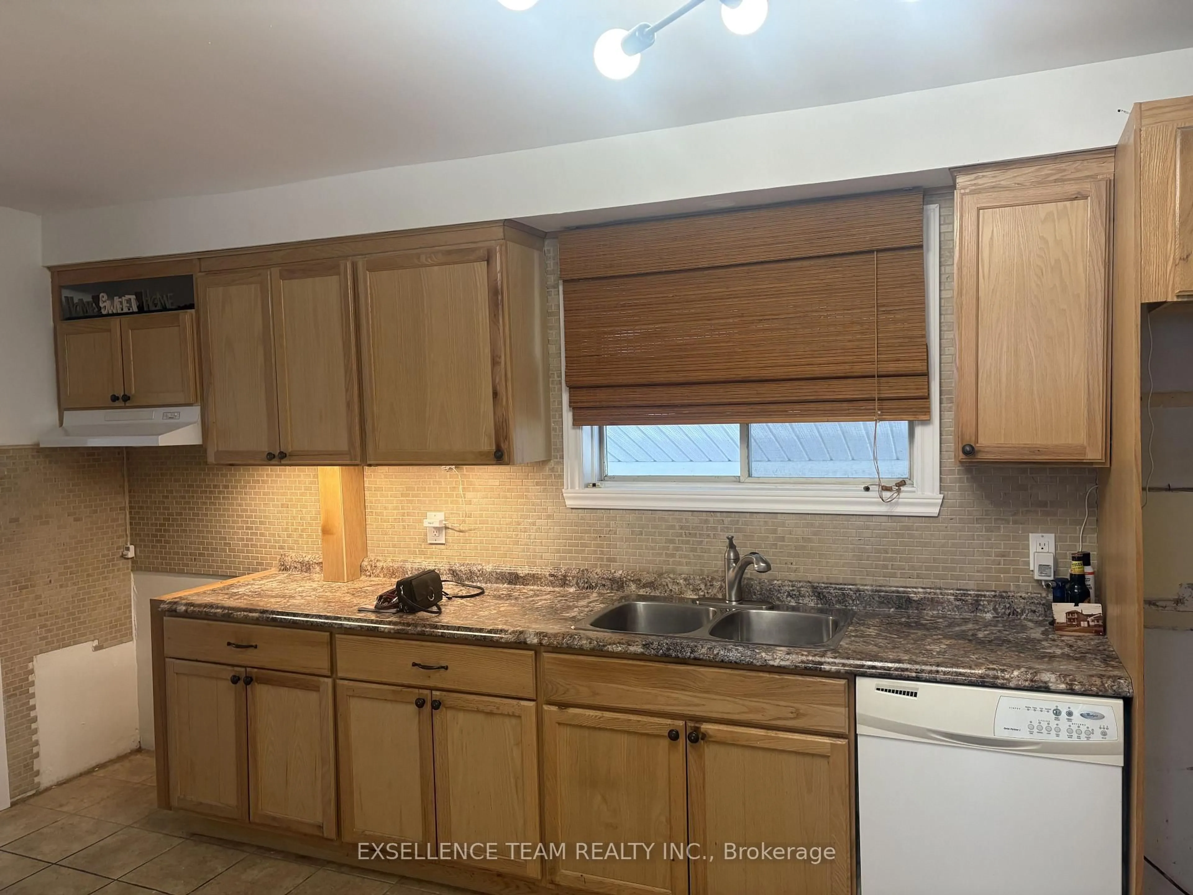 Standard kitchen, unknown for 345 St Felix St, Cornwall Ontario K6H 5A7