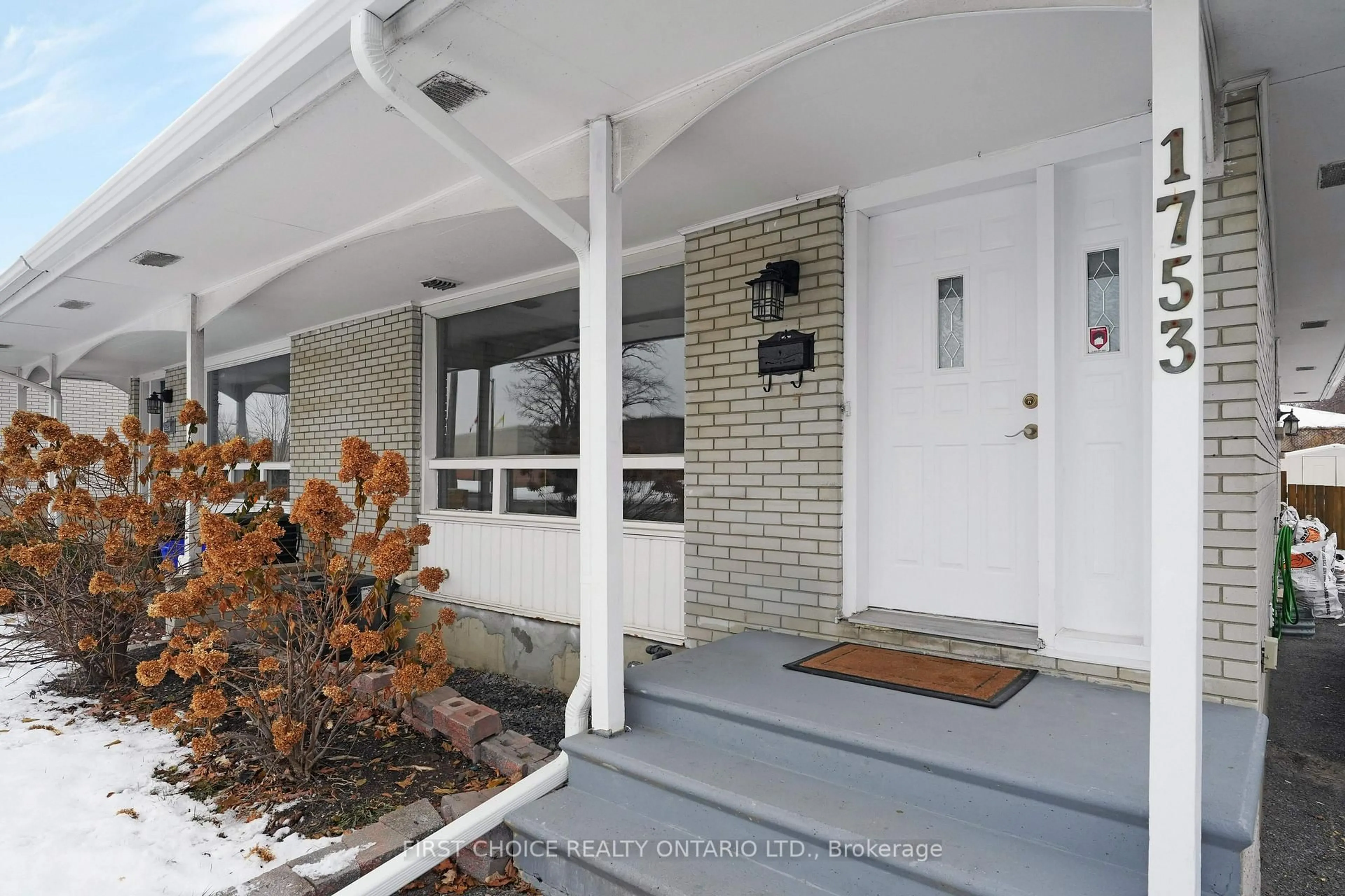 Unknown for 1753 Heron Rd, Ottawa Ontario K1V 6A2