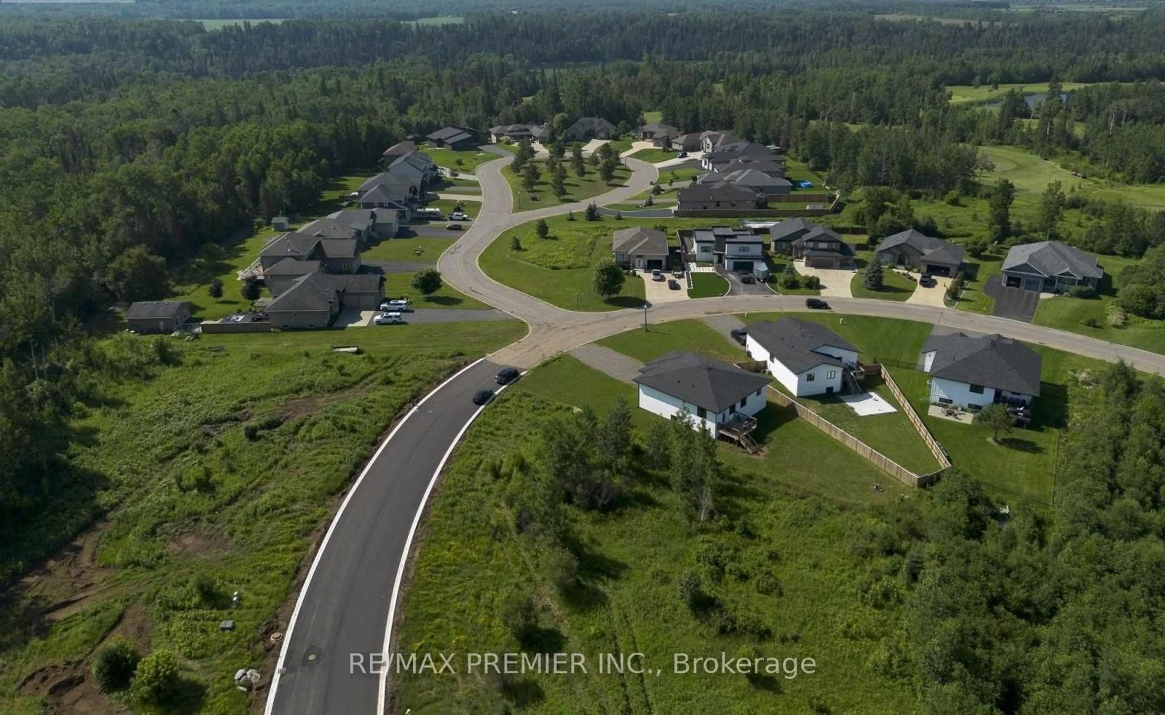 A pic from outside/outdoor area/front of a property/back of a property/a pic from drone, unknown for 2980 King George's Park Dr, Thunder Bay Ontario P7K 0S4