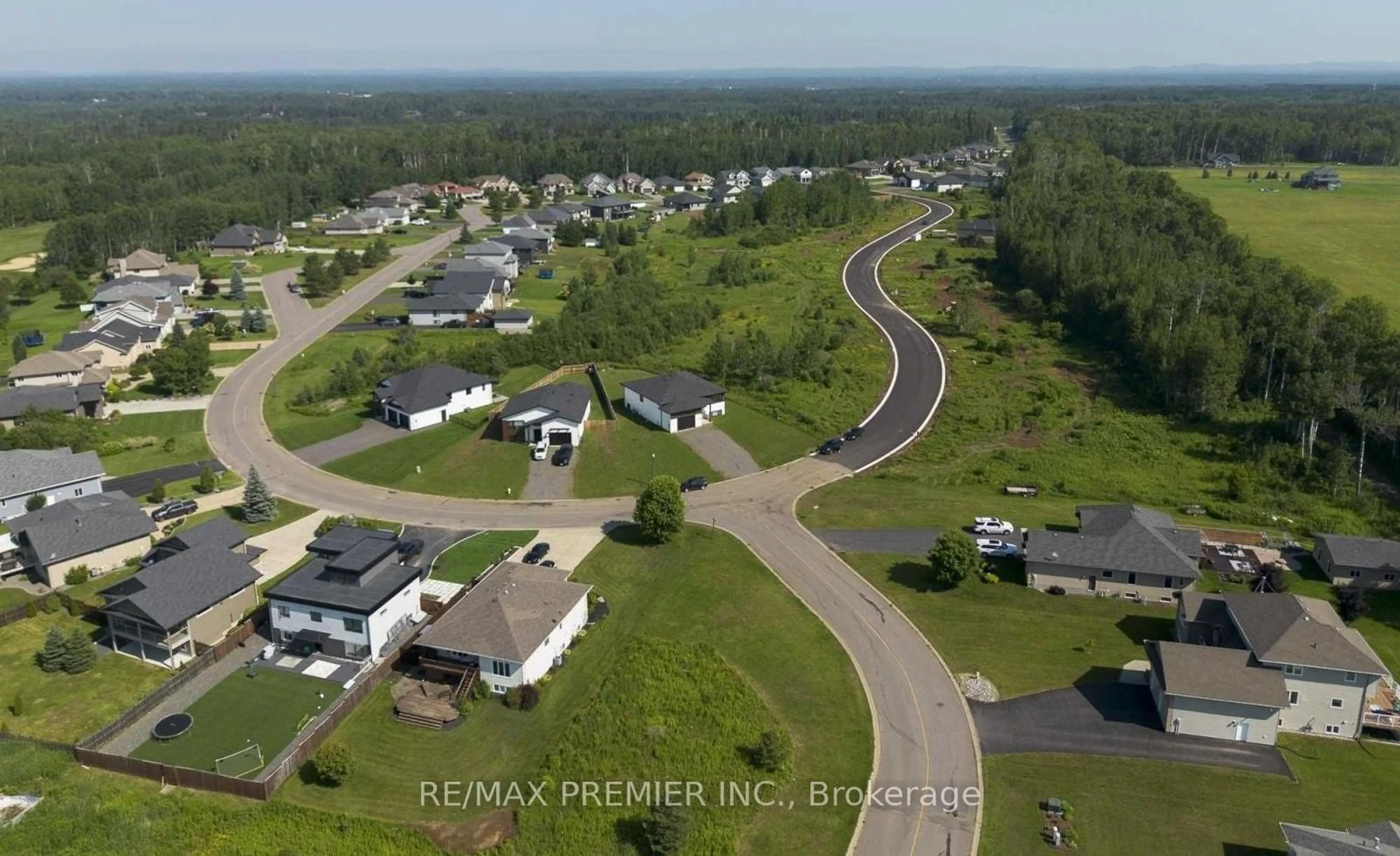 A pic from outside/outdoor area/front of a property/back of a property/a pic from drone, street for 2980 King George's Park Dr, Thunder Bay Ontario P7K 0S4