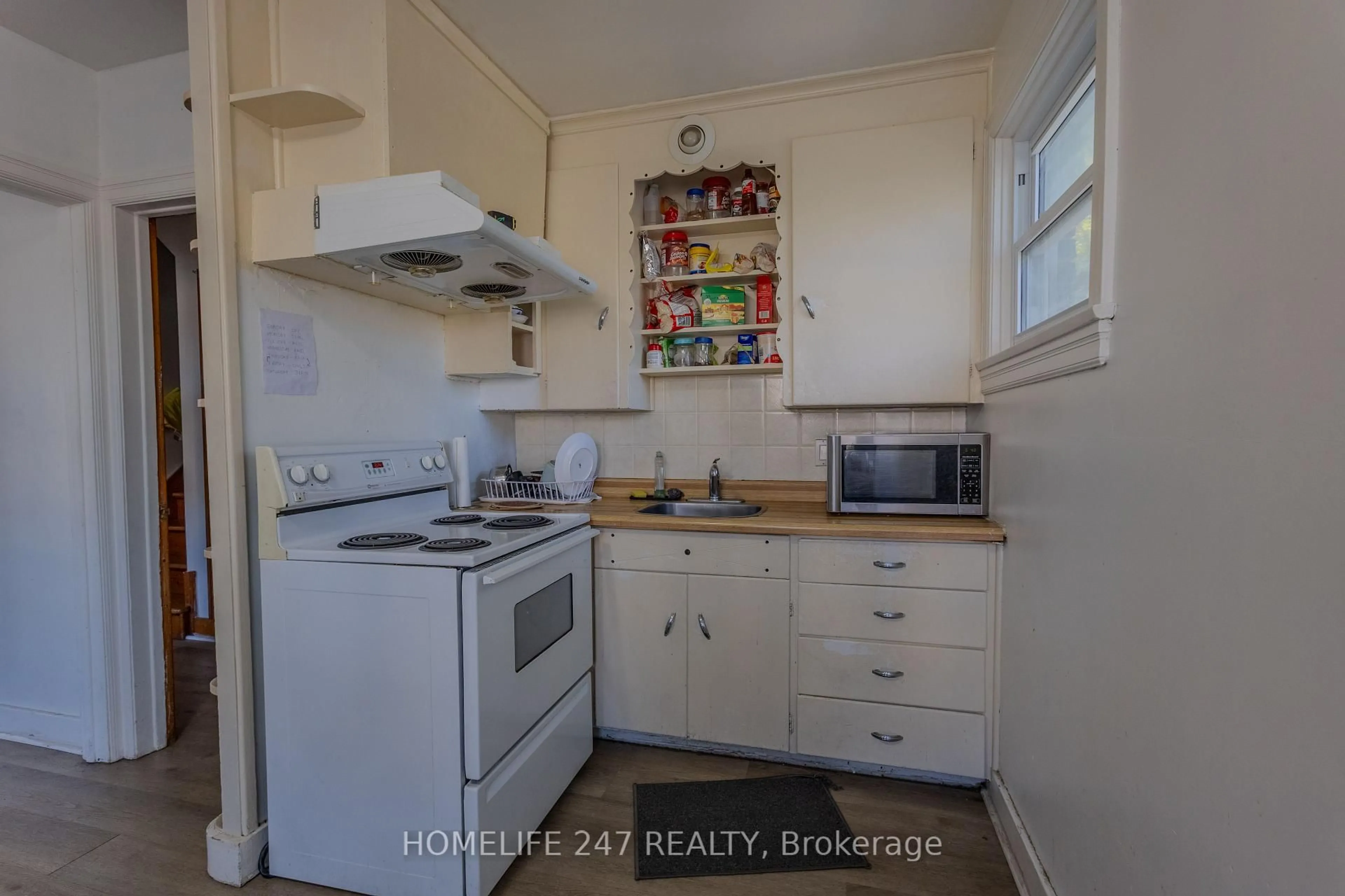 Standard kitchen, unknown for 437 Clarke Rd, London East Ontario N5W 5G6