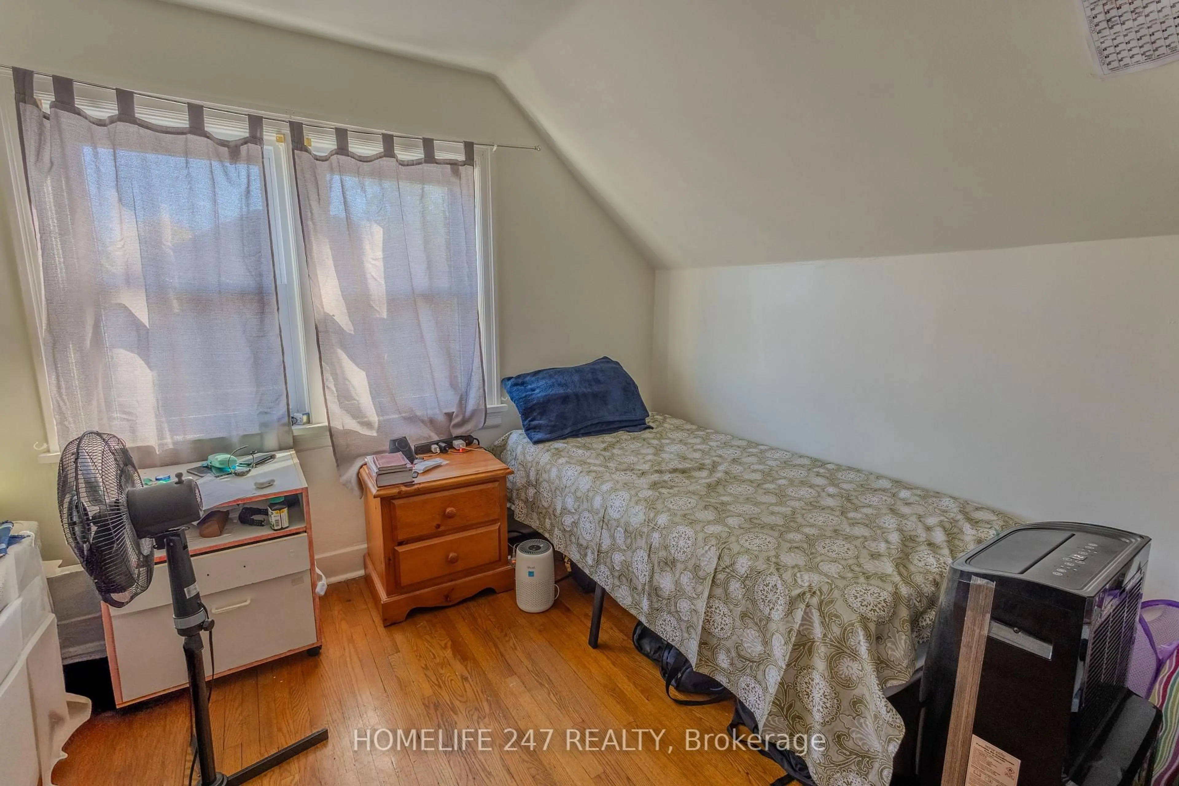 A pic of a room for 437 Clarke Rd, London East Ontario N5W 5G6