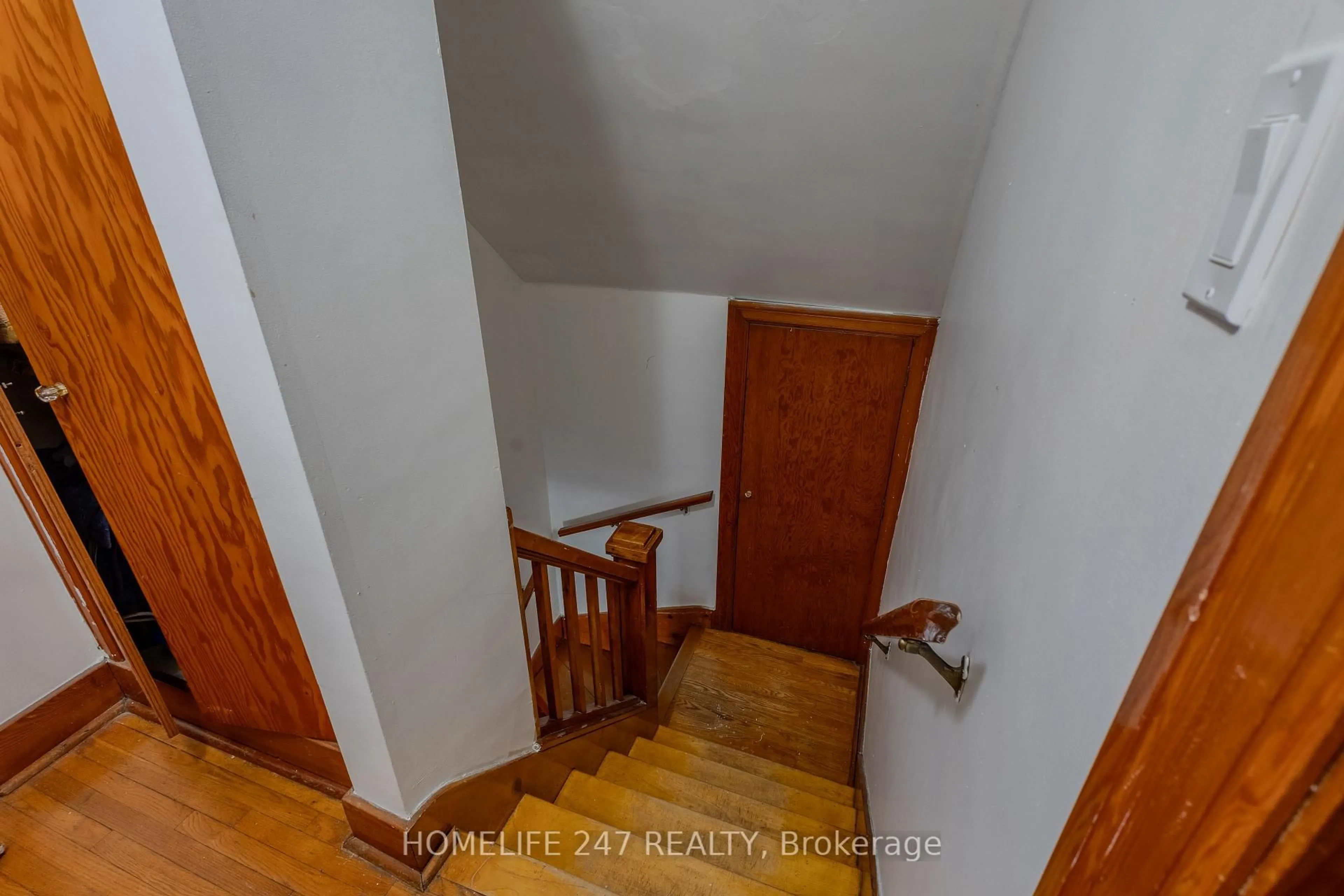 Stairs for 437 Clarke Rd, London East Ontario N5W 5G6
