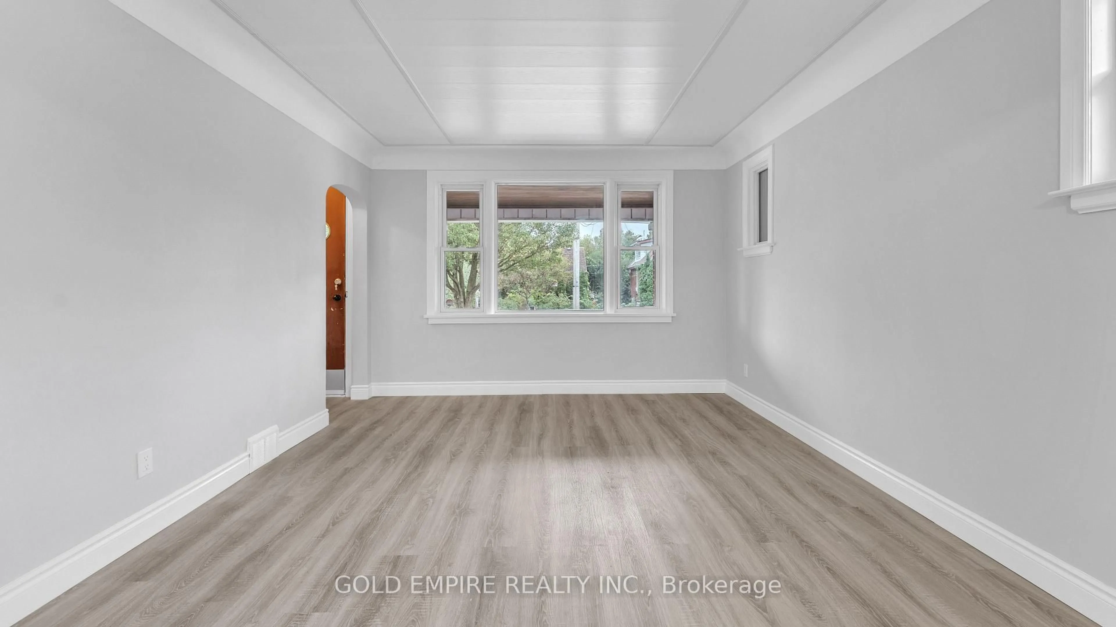 A pic of a room for 908 Trafalgar St, London East Ontario N5Z 1G2