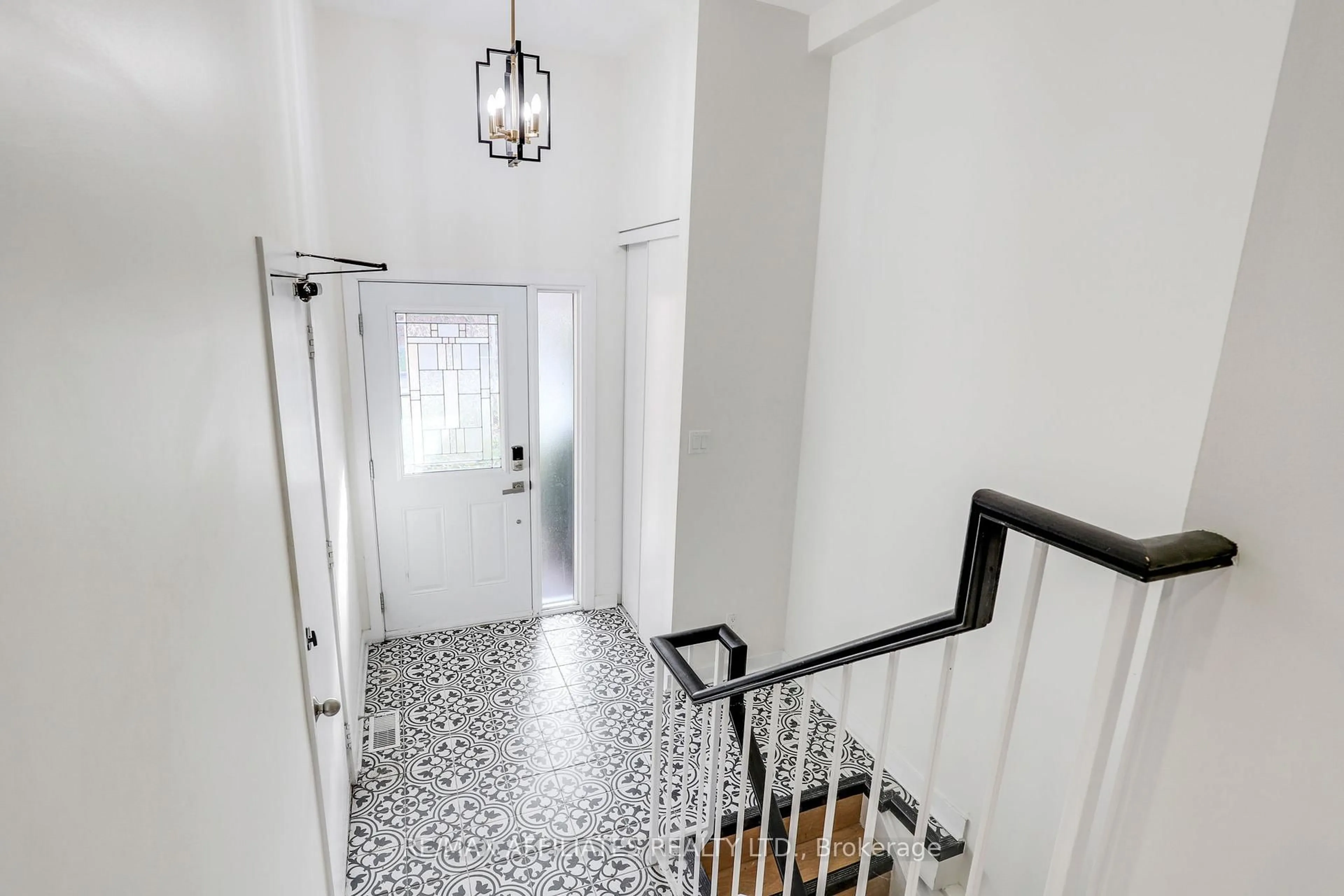 Unknown for 472 Sandhamn Private #37, Ottawa Ontario K1T 2Z4