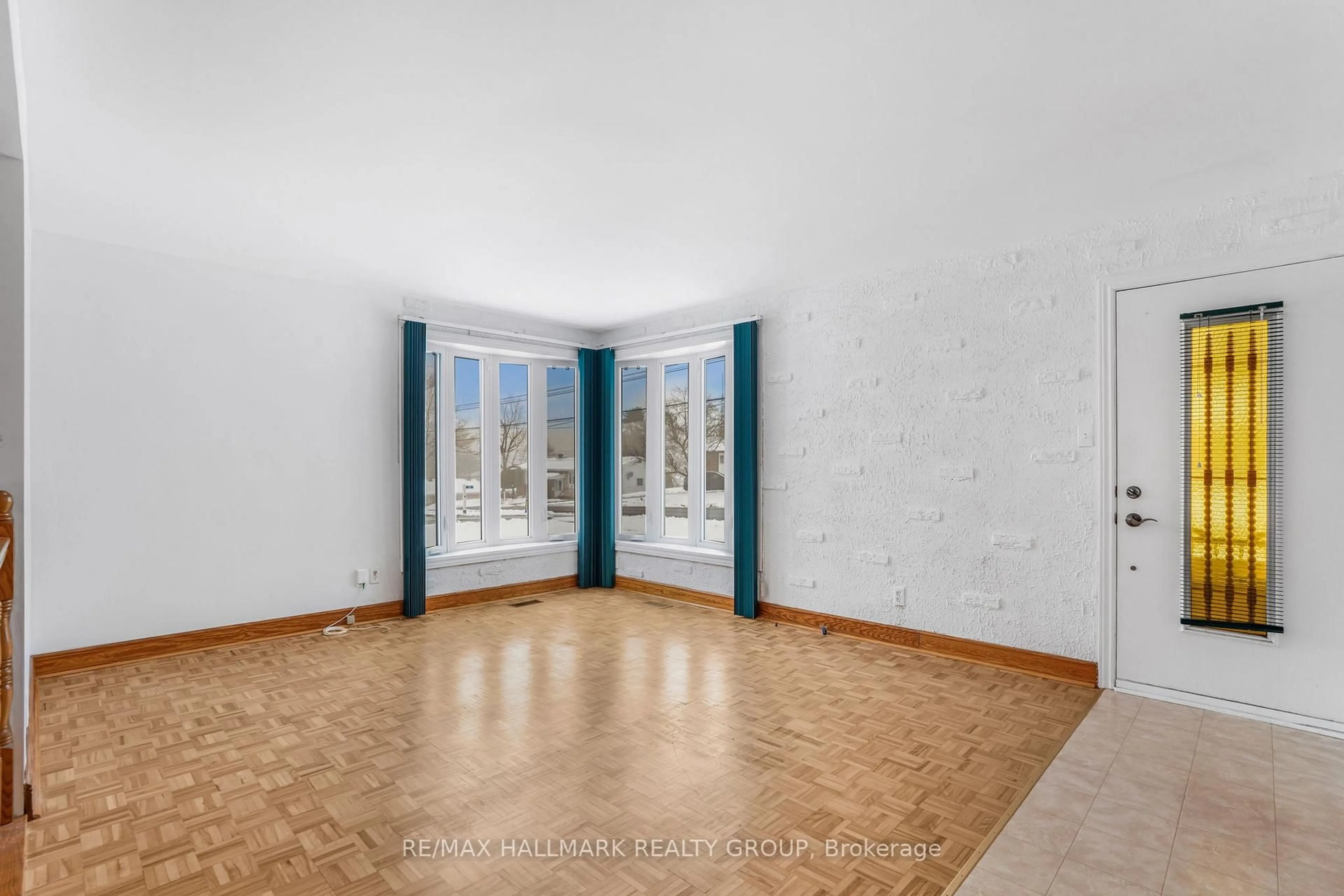 Indoor foyer for 80 Cadieux St, Hawkesbury Ontario K6A 2W1