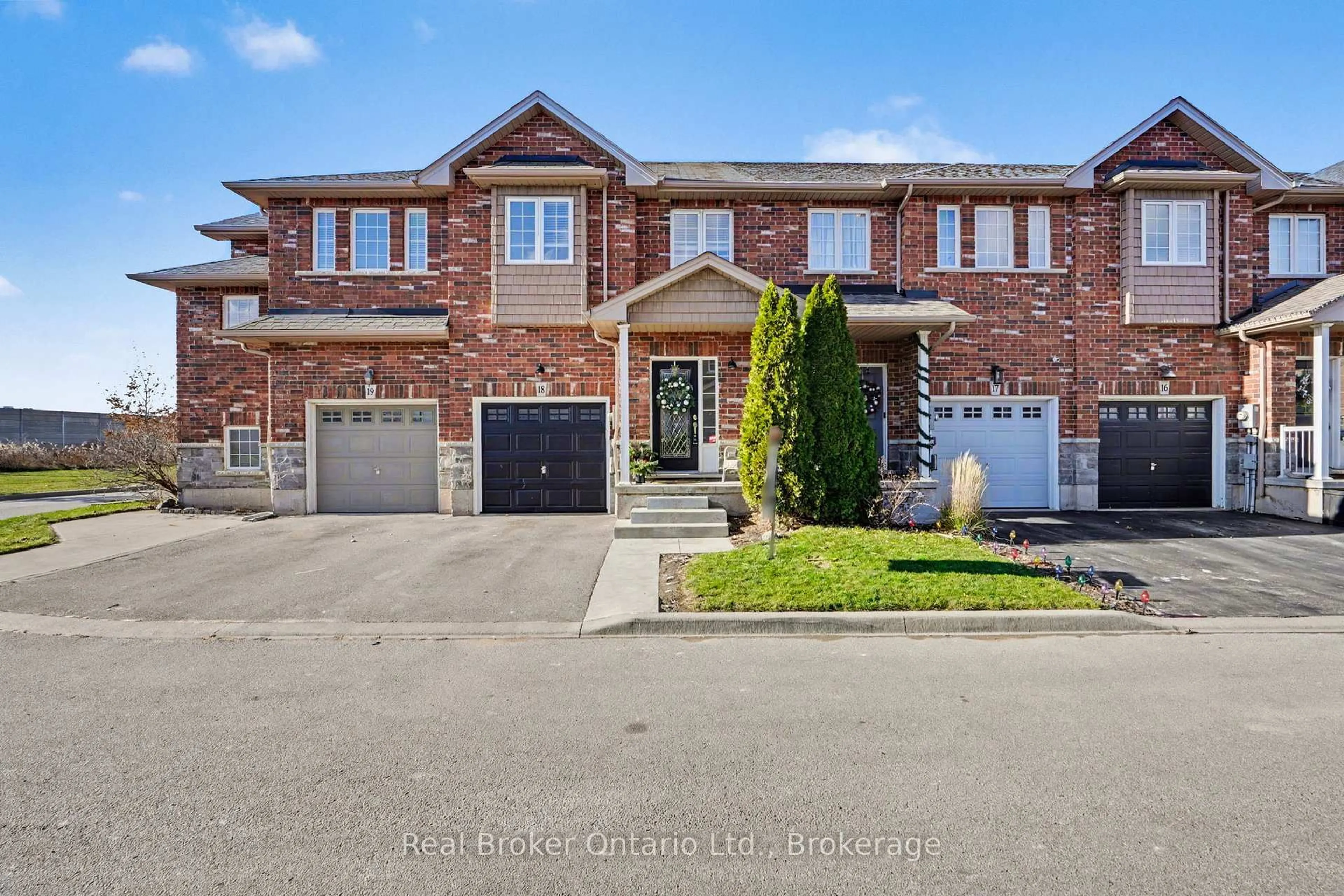 Home with brick exterior material, street for 45 SEABREEZE Cres #18, Hamilton Ontario L8E 0G1