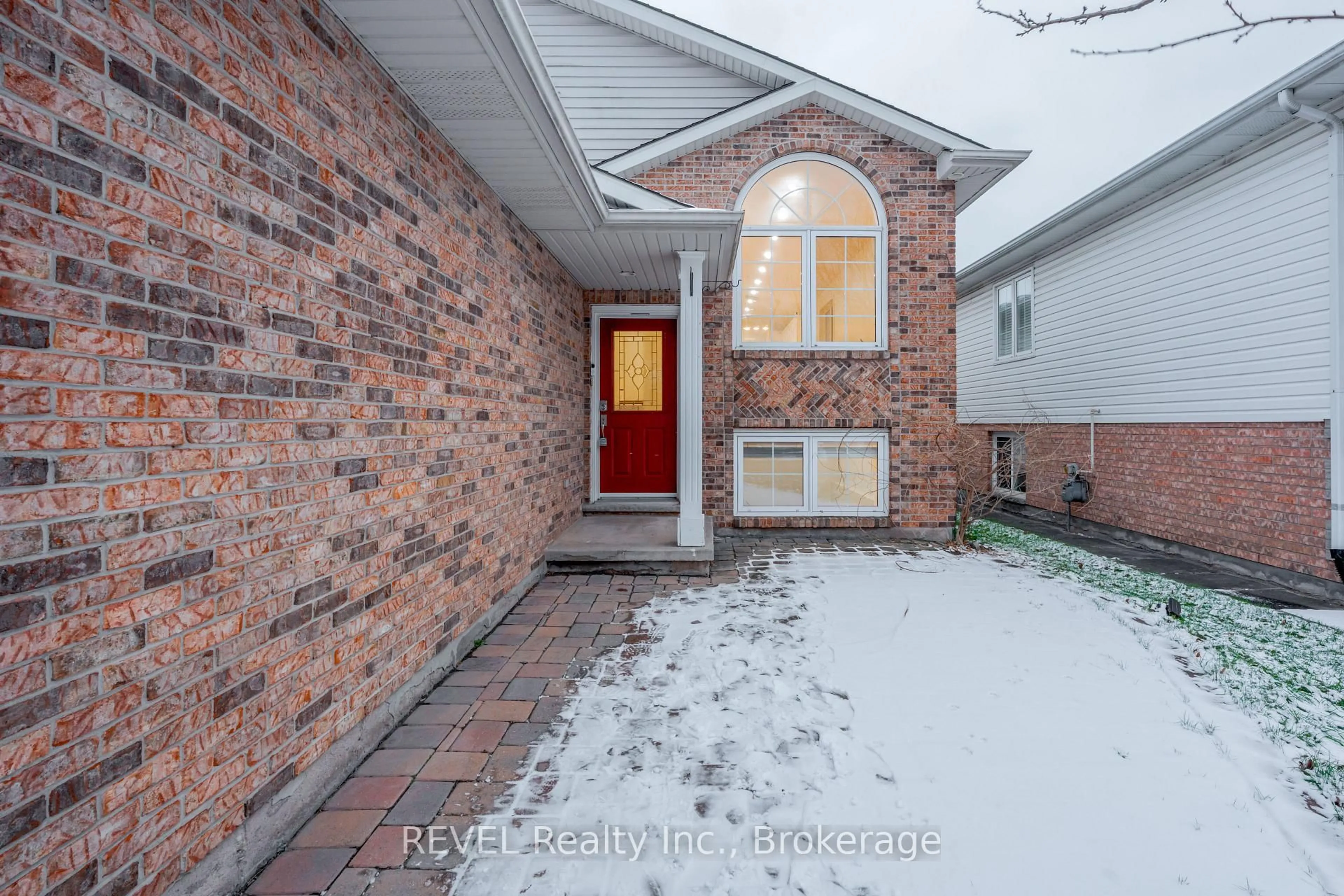 Home with brick exterior material, street for 8172 Harvest Cres, Niagara Falls Ontario L2H 3G4