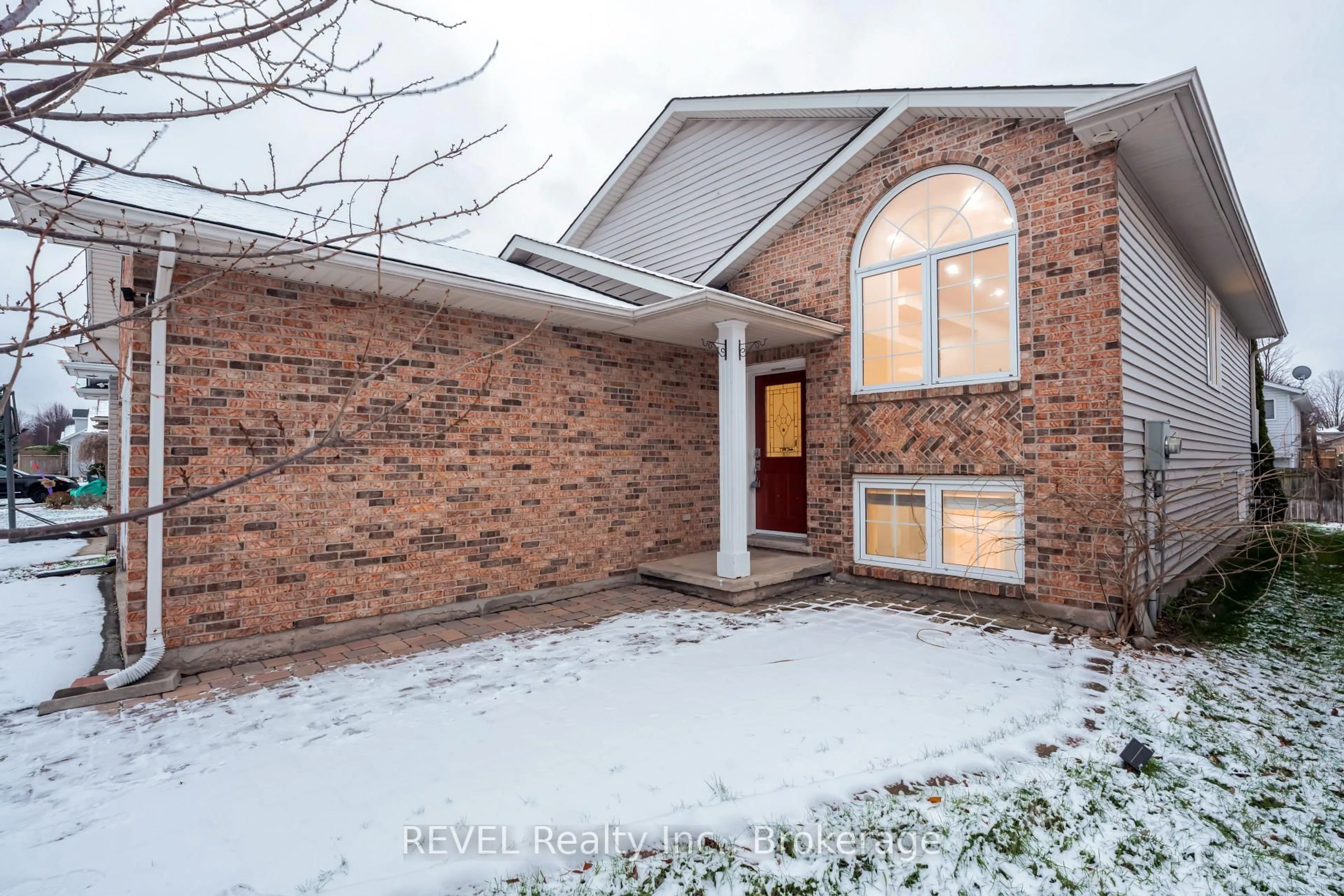 Home with brick exterior material, street for 8172 Harvest Cres, Niagara Falls Ontario L2H 3G4