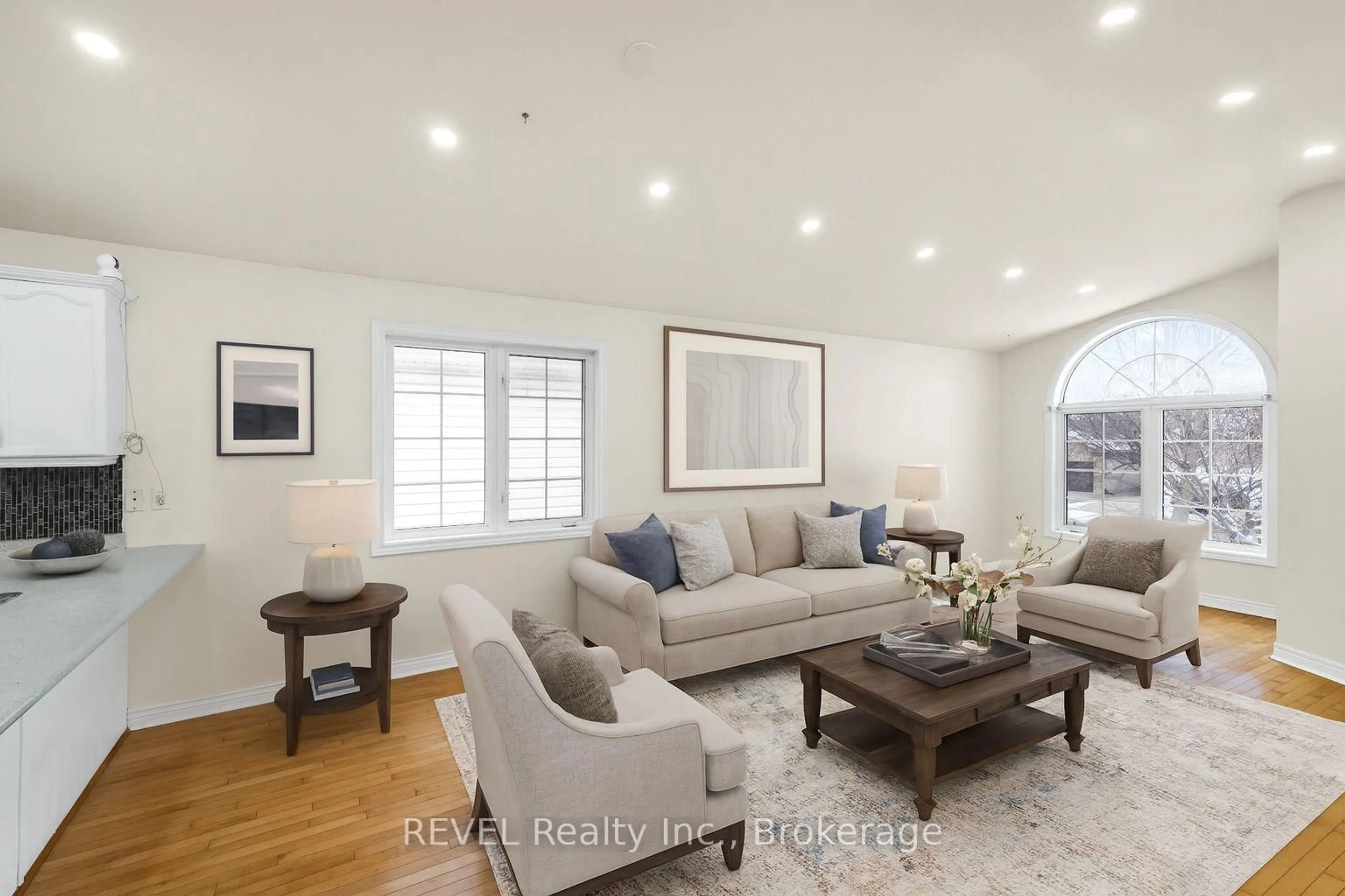 Living room with furniture, unknown for 8172 Harvest Cres, Niagara Falls Ontario L2H 3G4